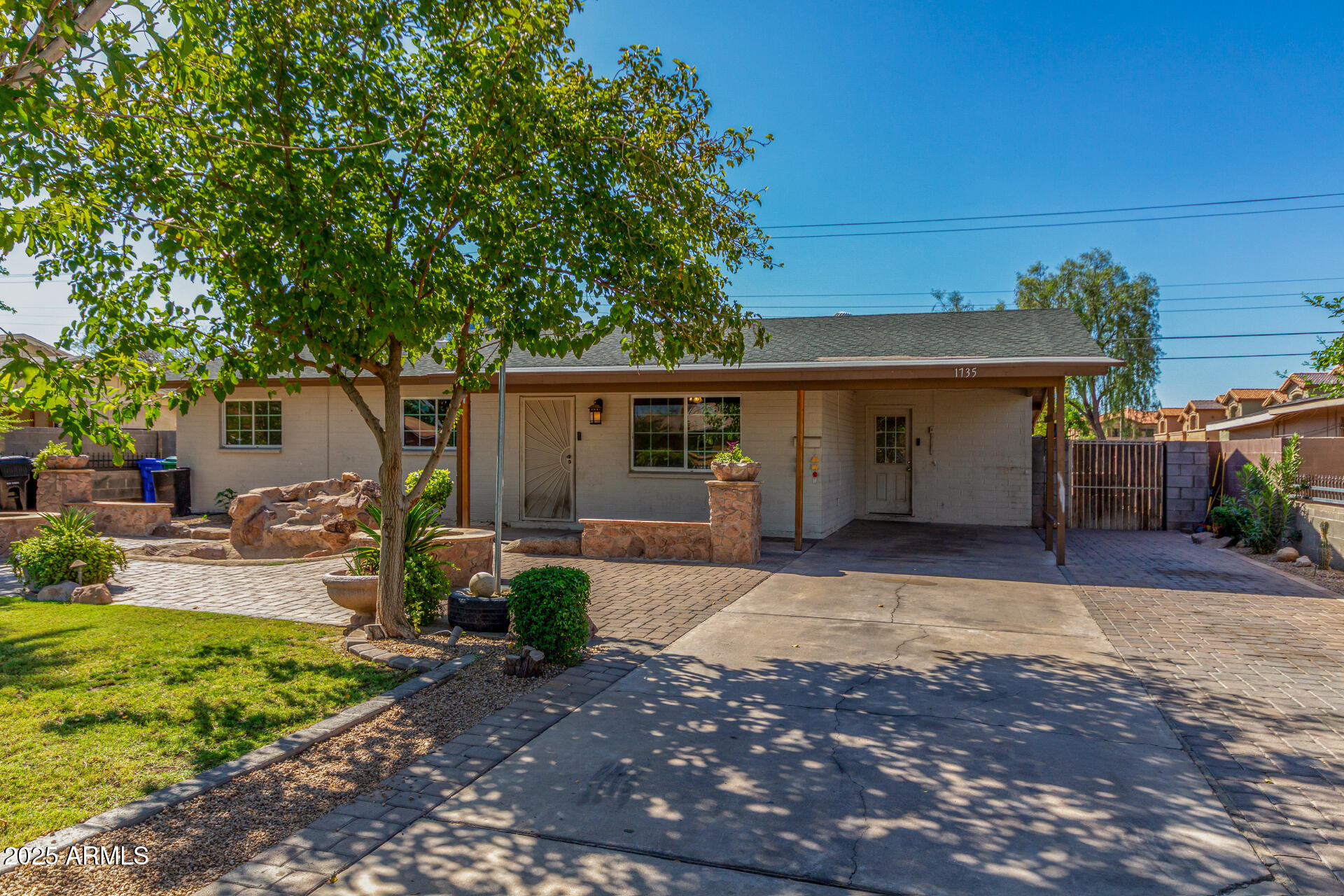 1735 W PUEBLO Avenue