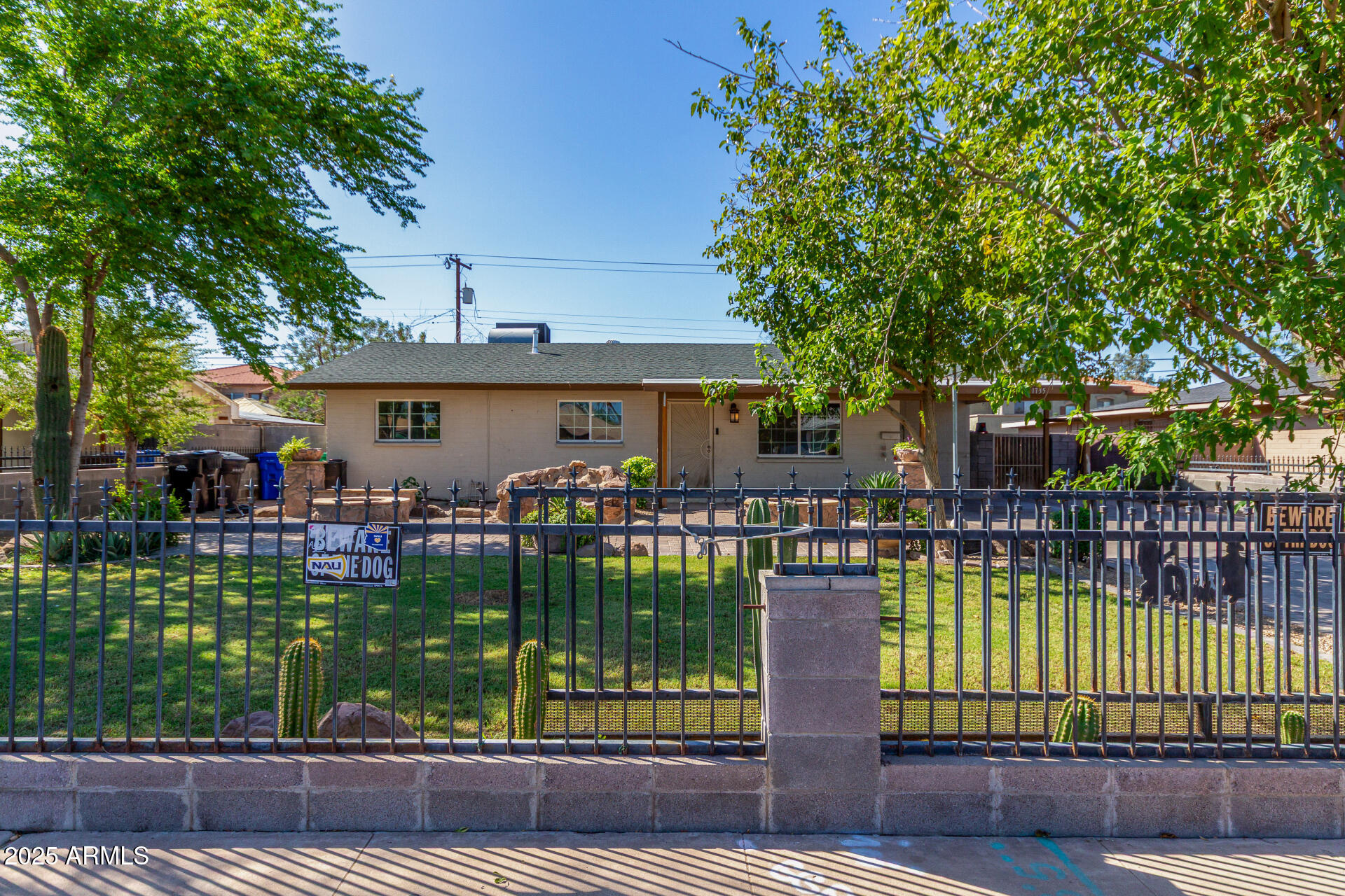 1735 W PUEBLO Avenue