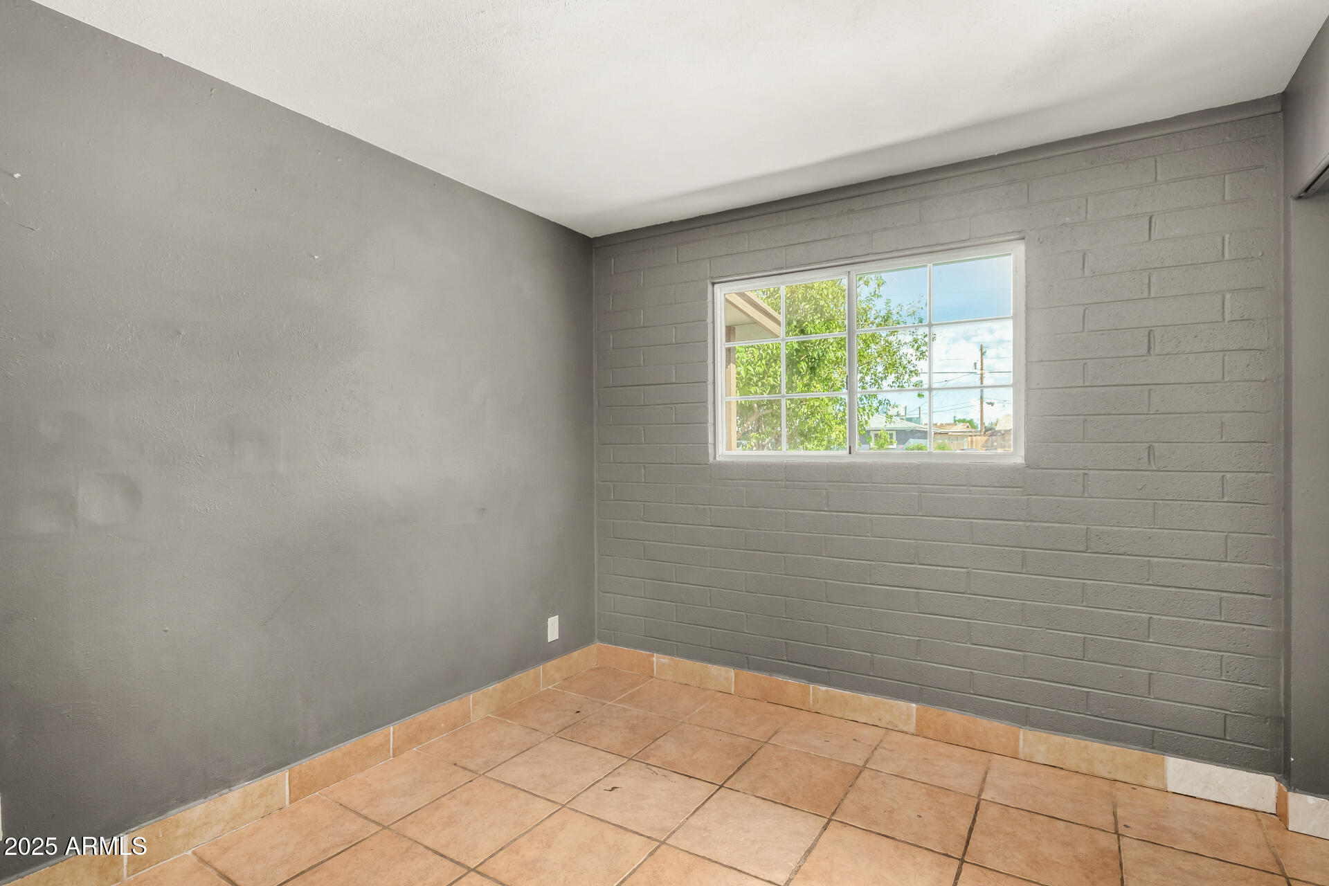 1735 W PUEBLO Avenue