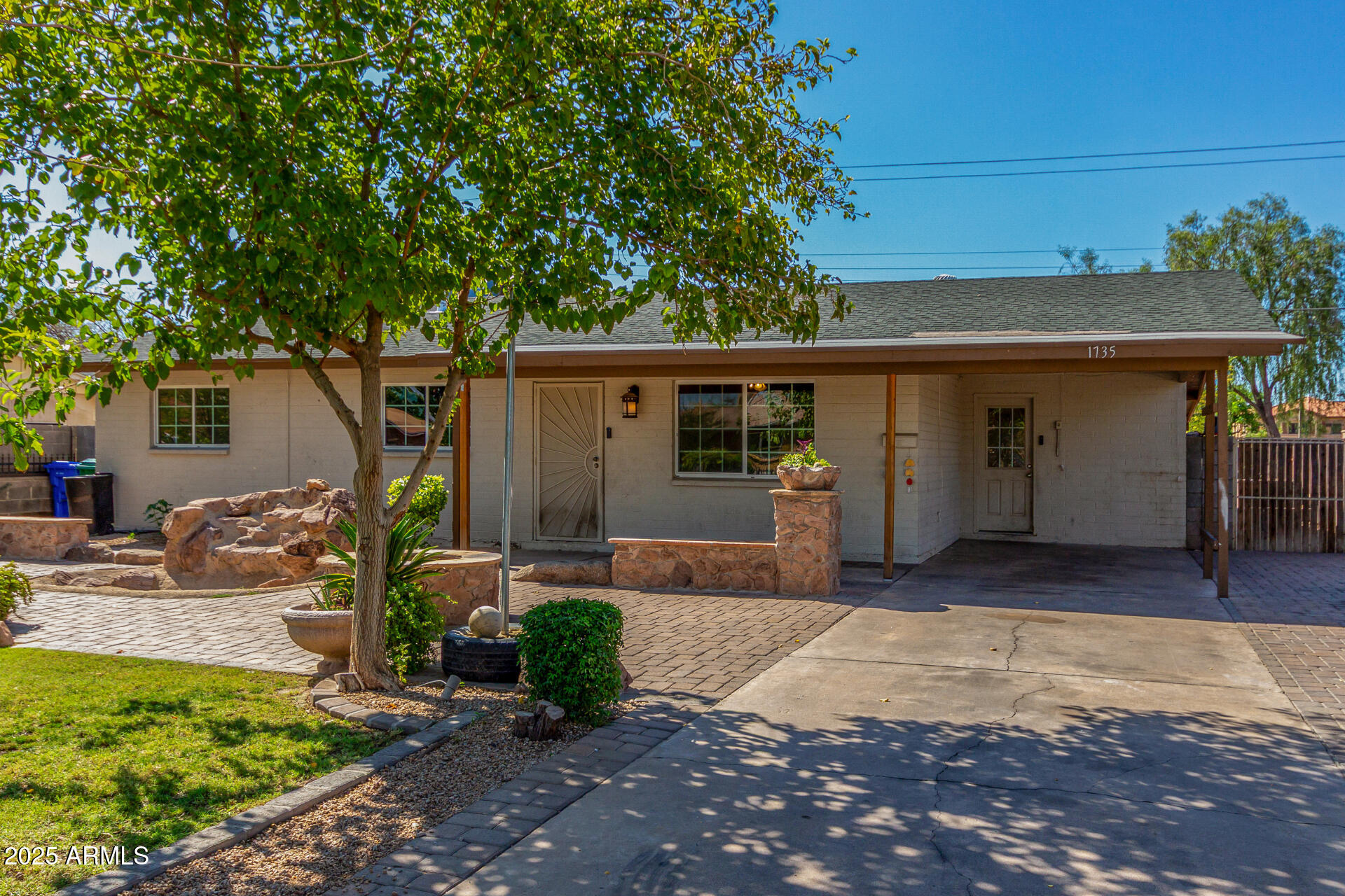 1735 W PUEBLO Avenue