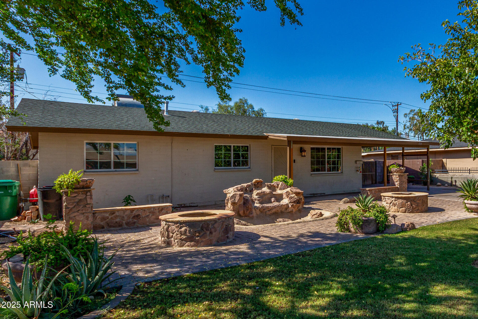 1735 W PUEBLO Avenue