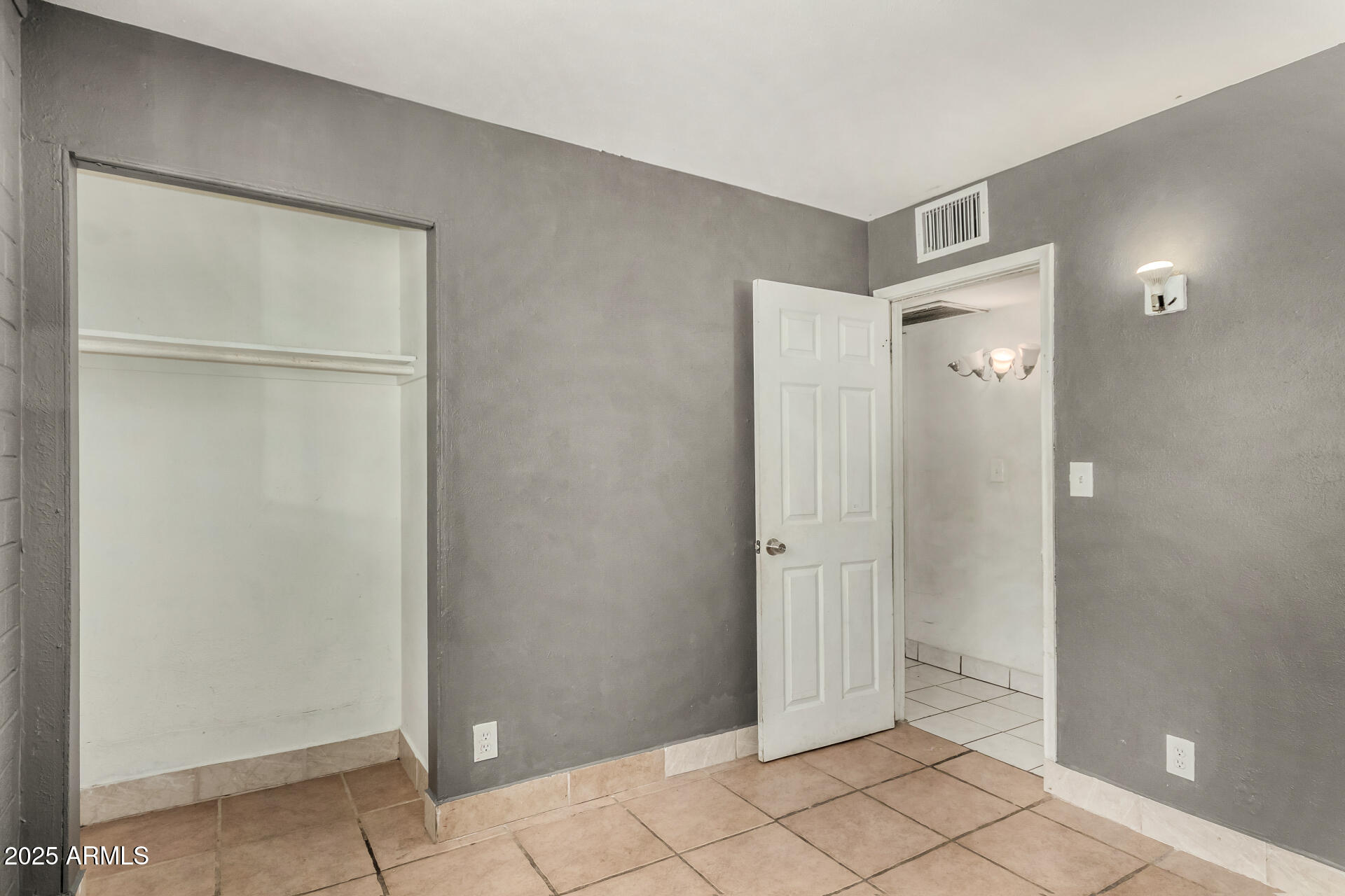 1735 W PUEBLO Avenue
