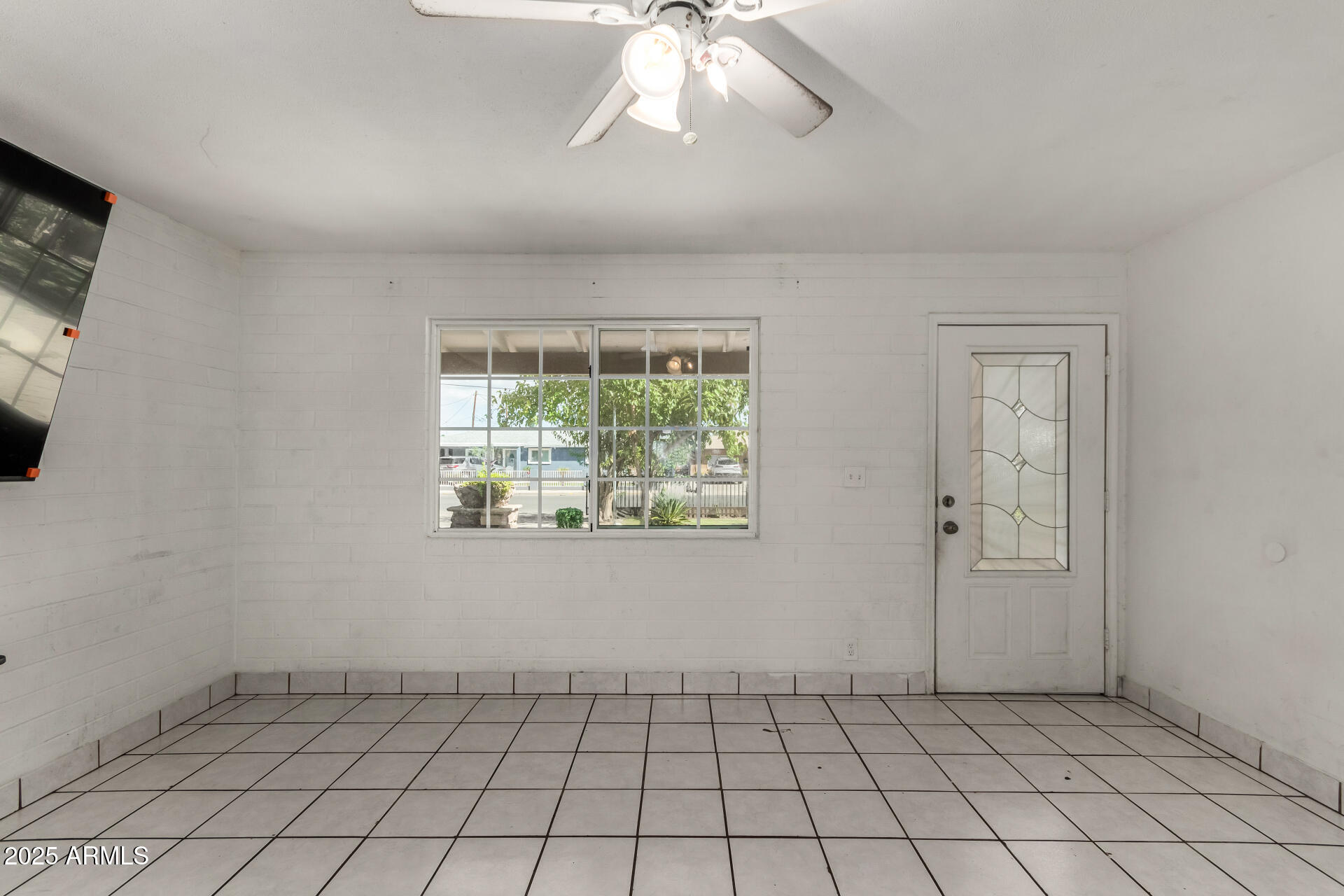 1735 W PUEBLO Avenue