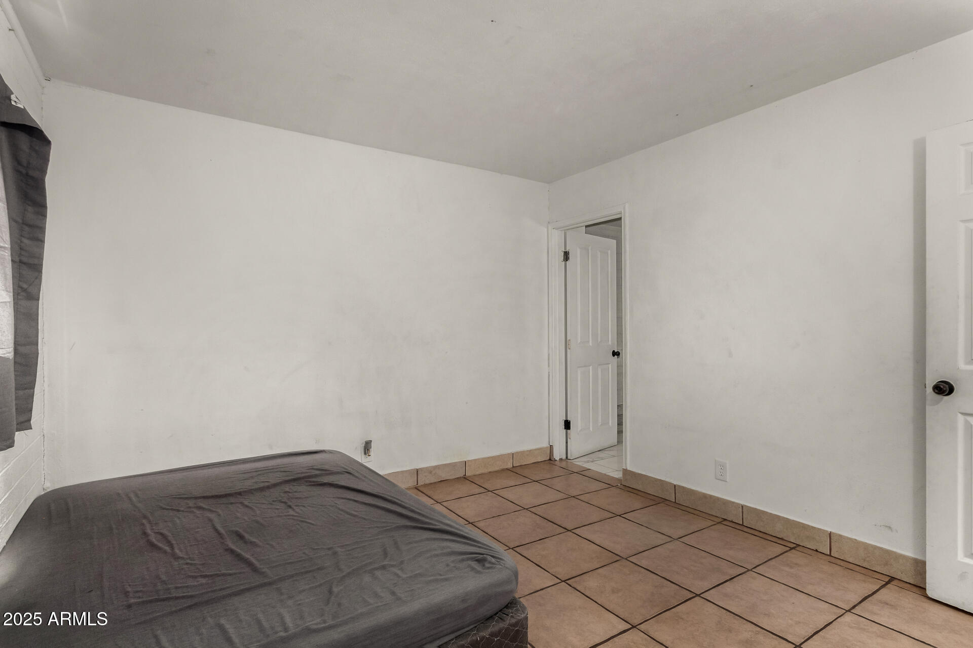 1735 W PUEBLO Avenue