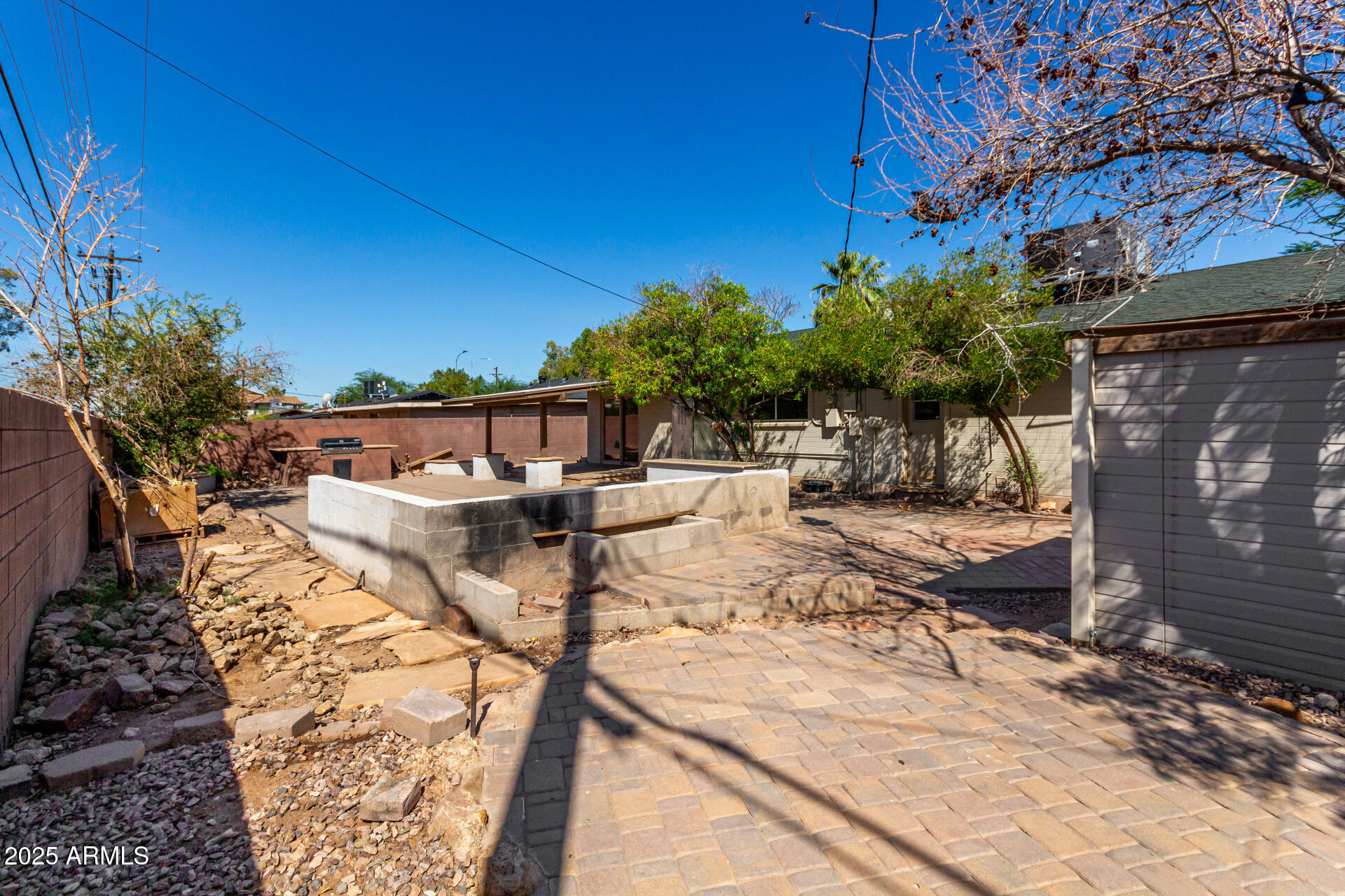 1735 W PUEBLO Avenue