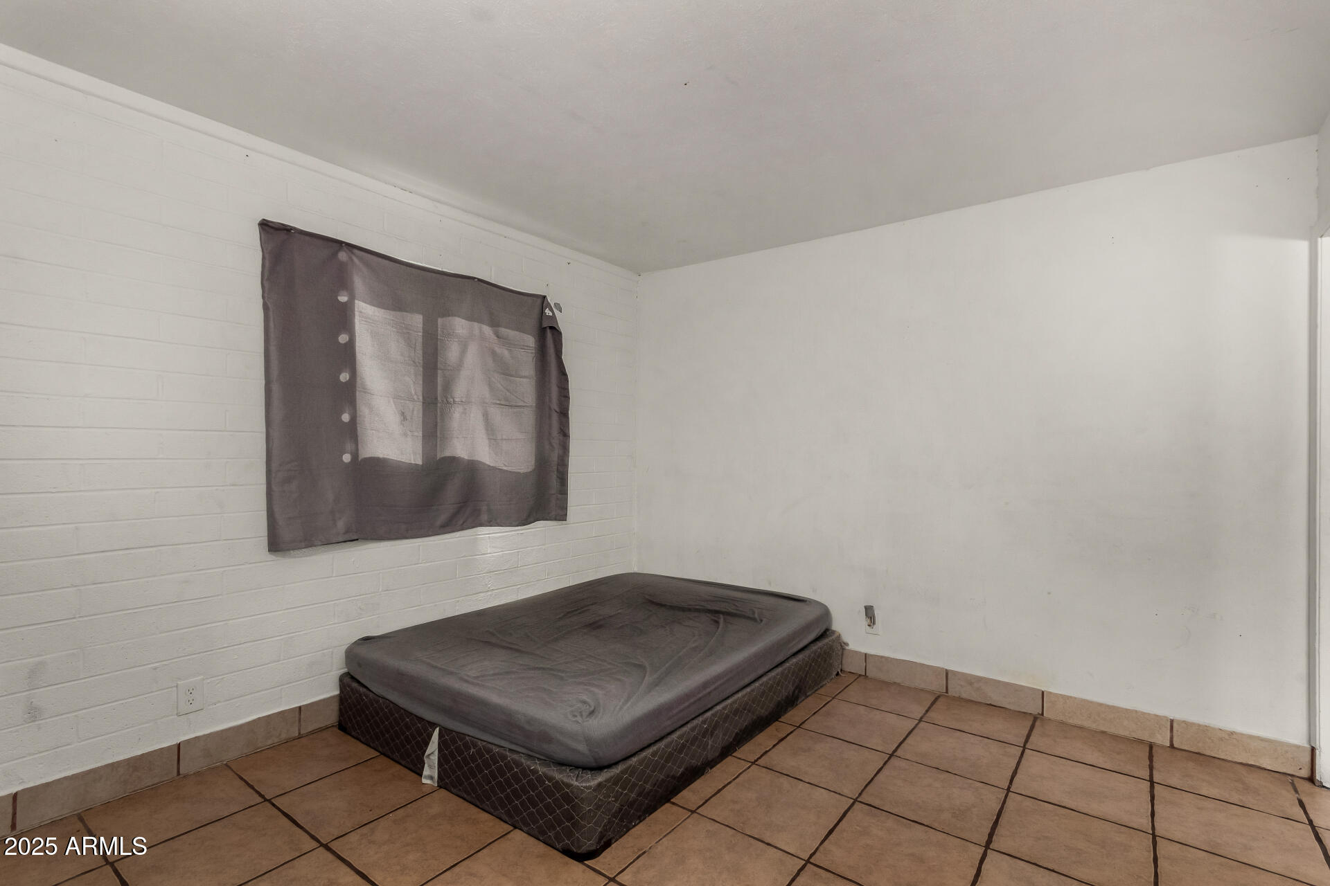 1735 W PUEBLO Avenue