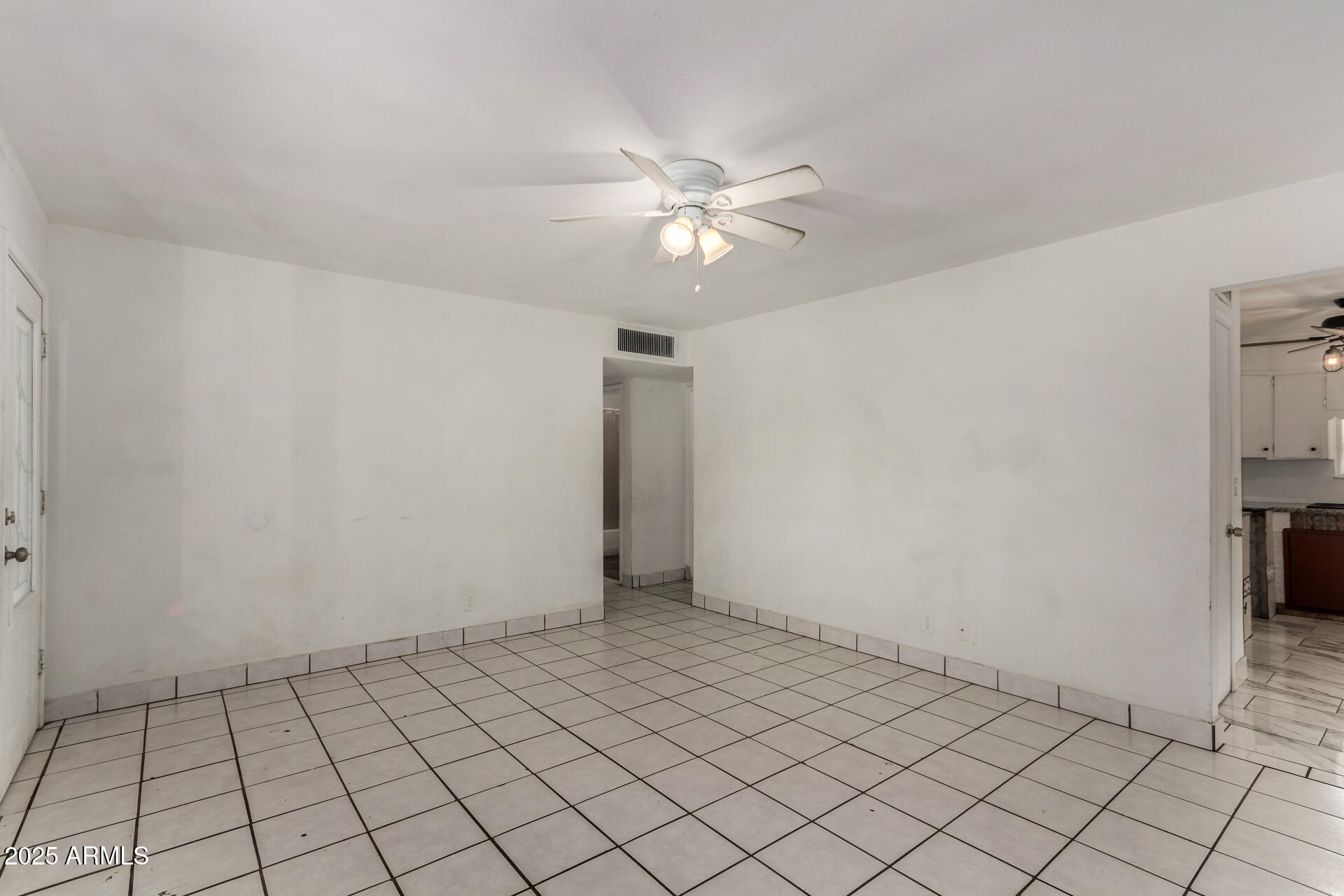 1735 W PUEBLO Avenue