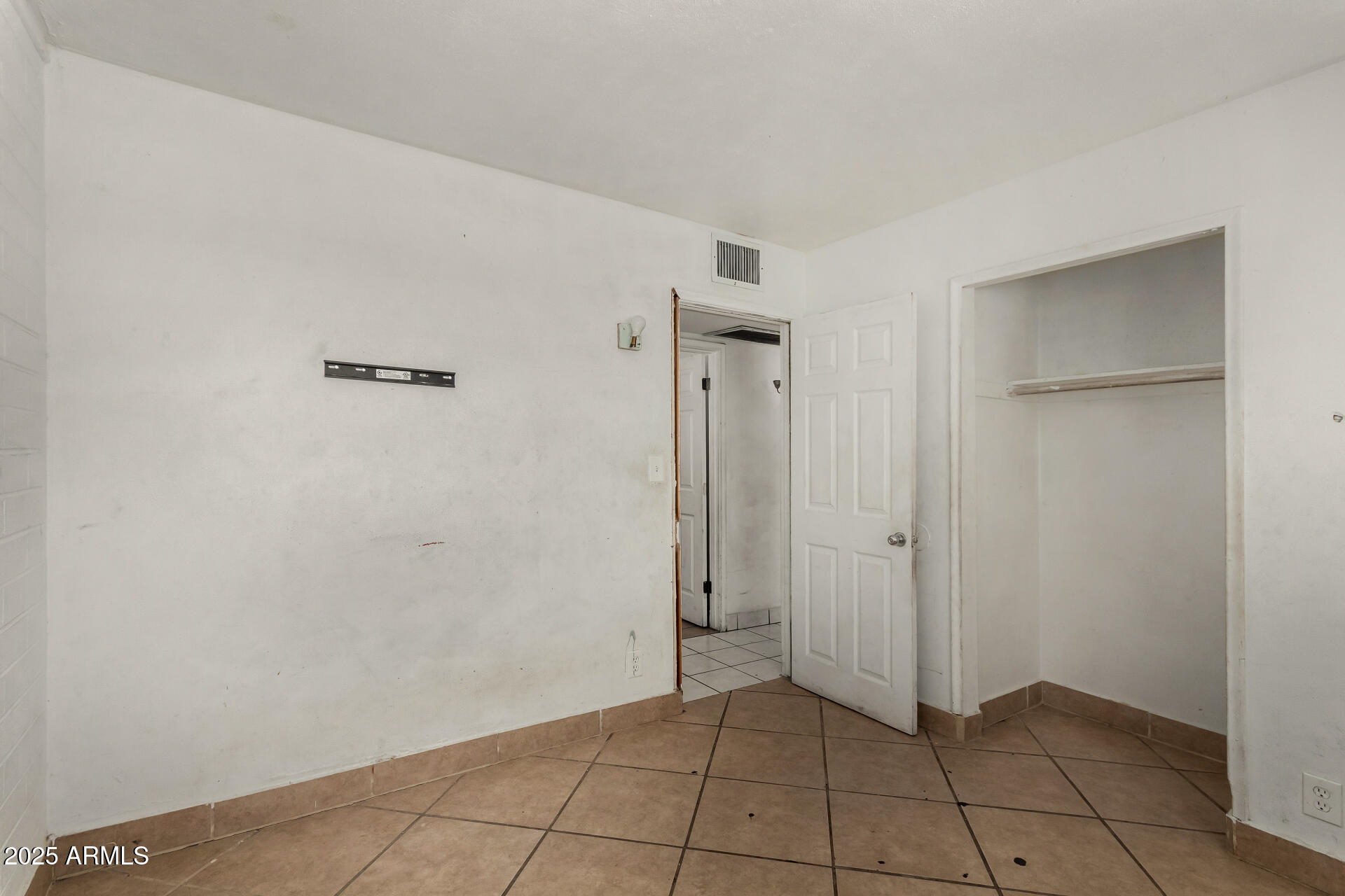 1735 W PUEBLO Avenue