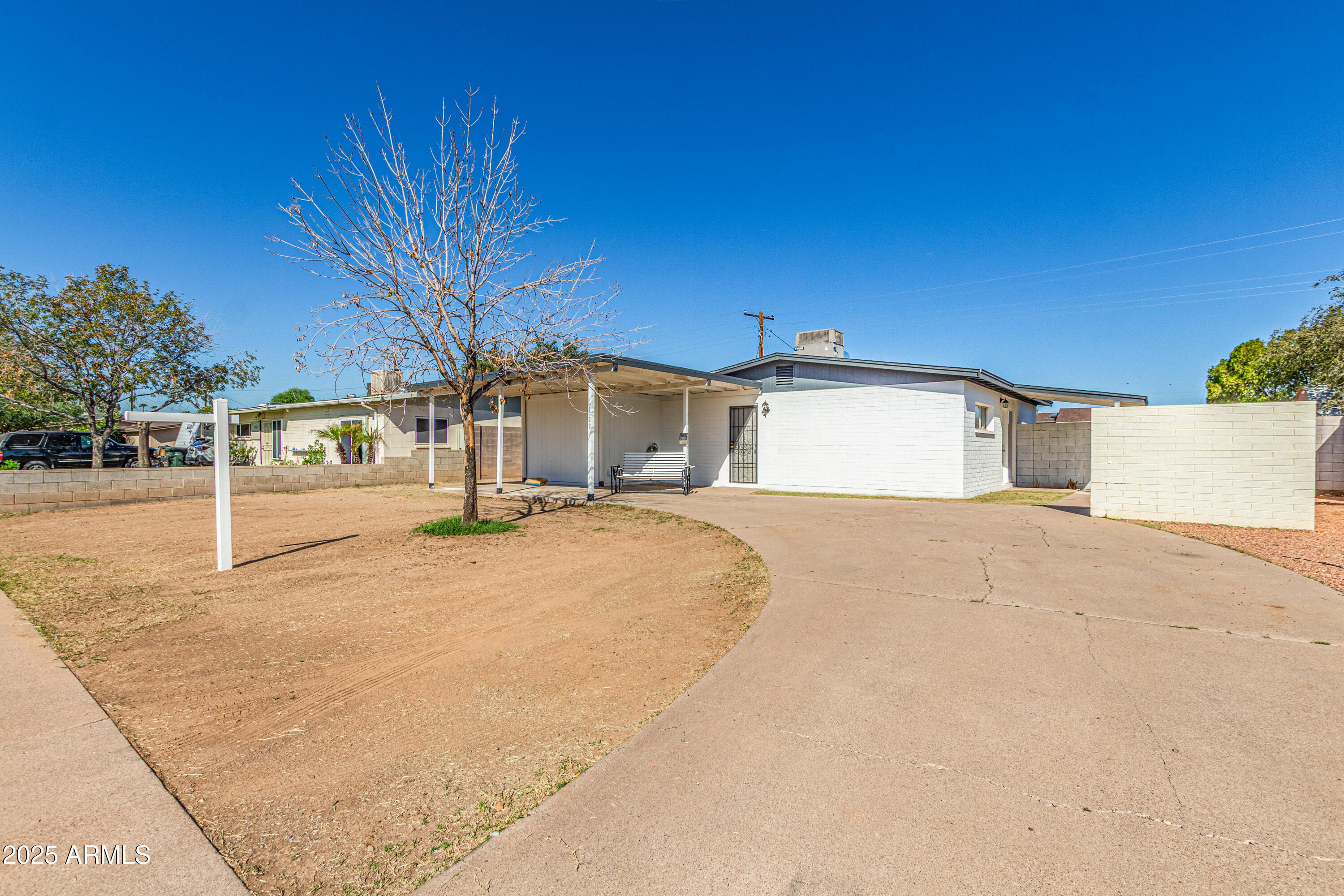 7520 W CRITTENDEN Lane