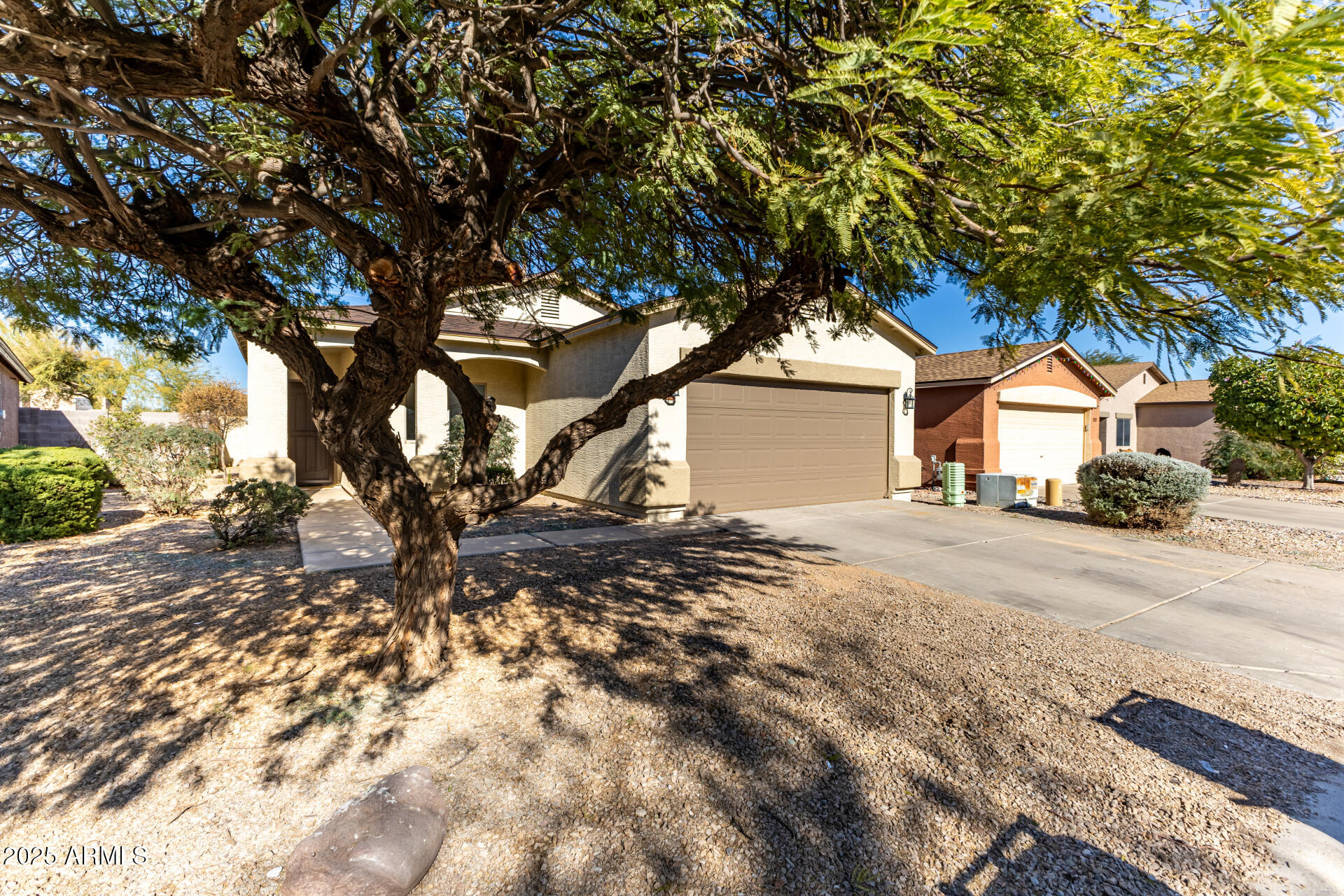 864 E SILVERSMITH Trail