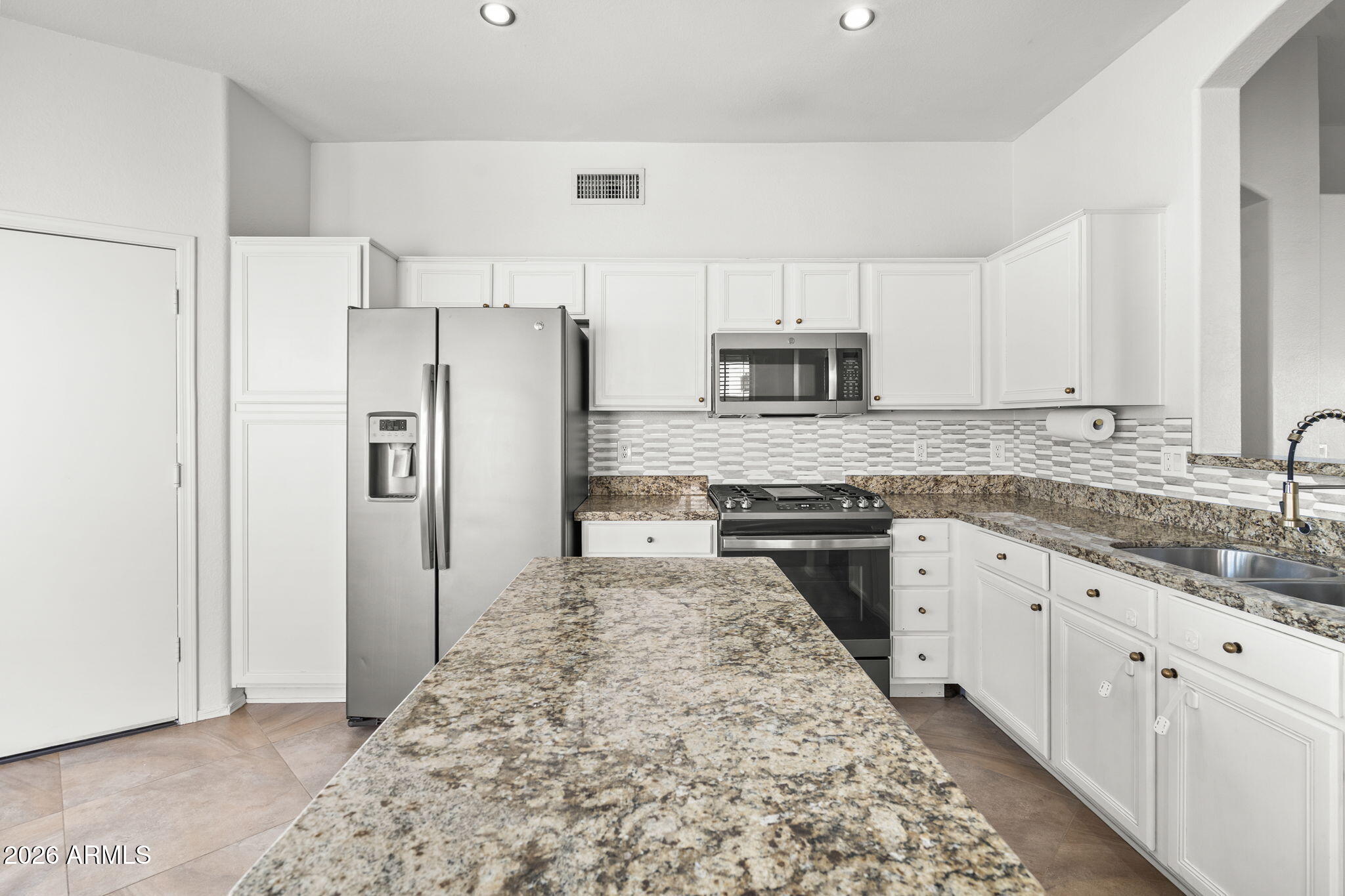 1638 E BARBARITA Avenue