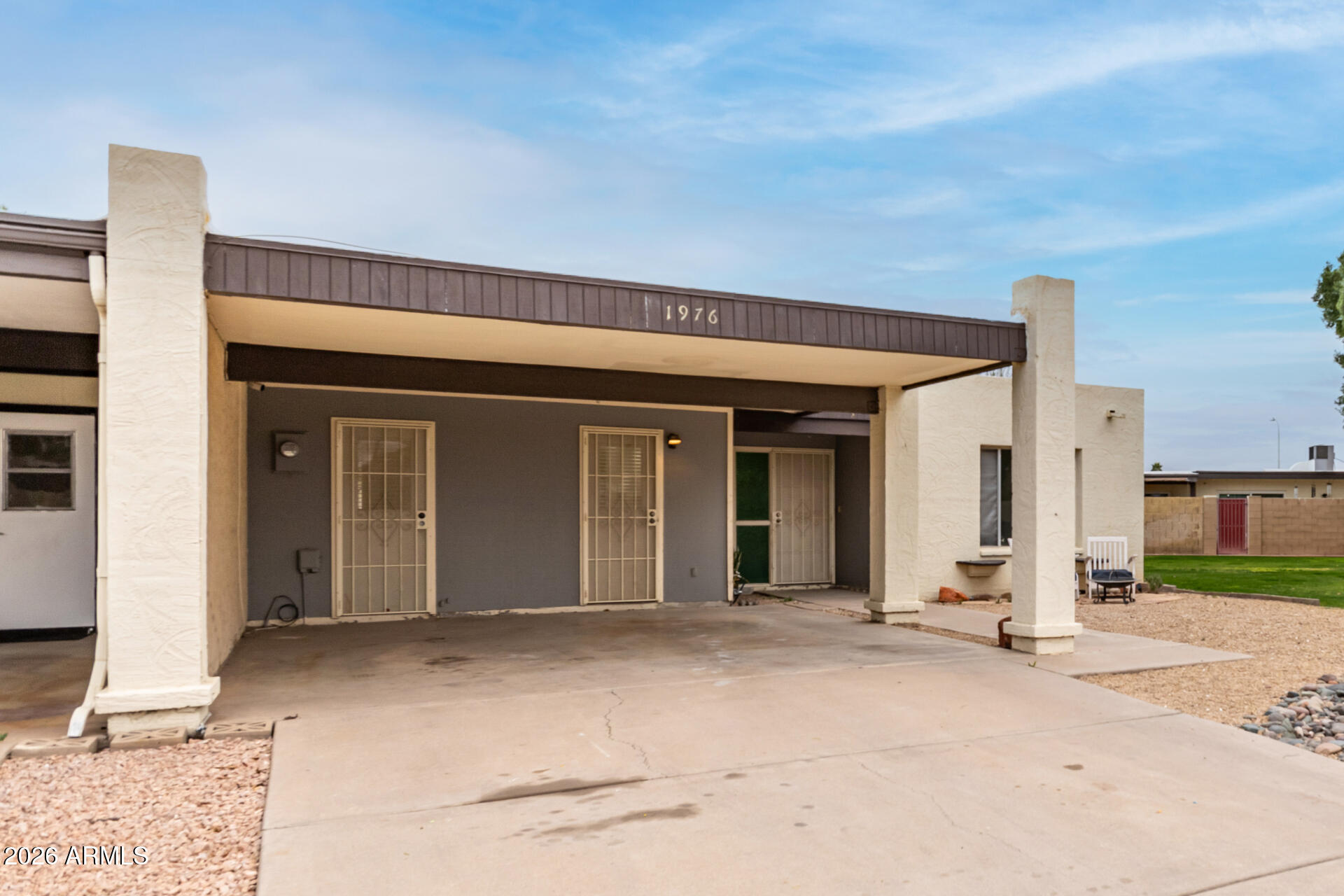 1976 E DEL SUR Drive