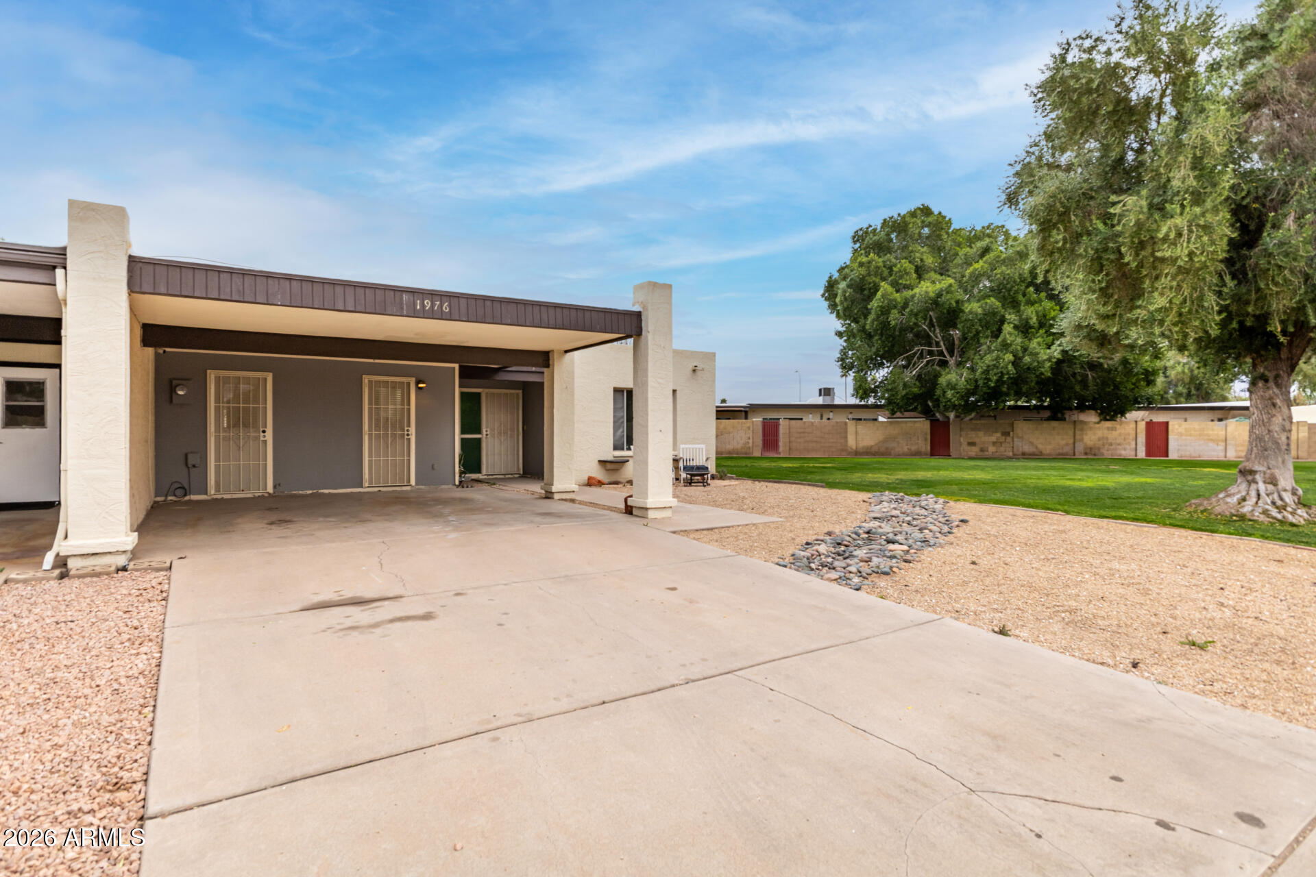 1976 E DEL SUR Drive