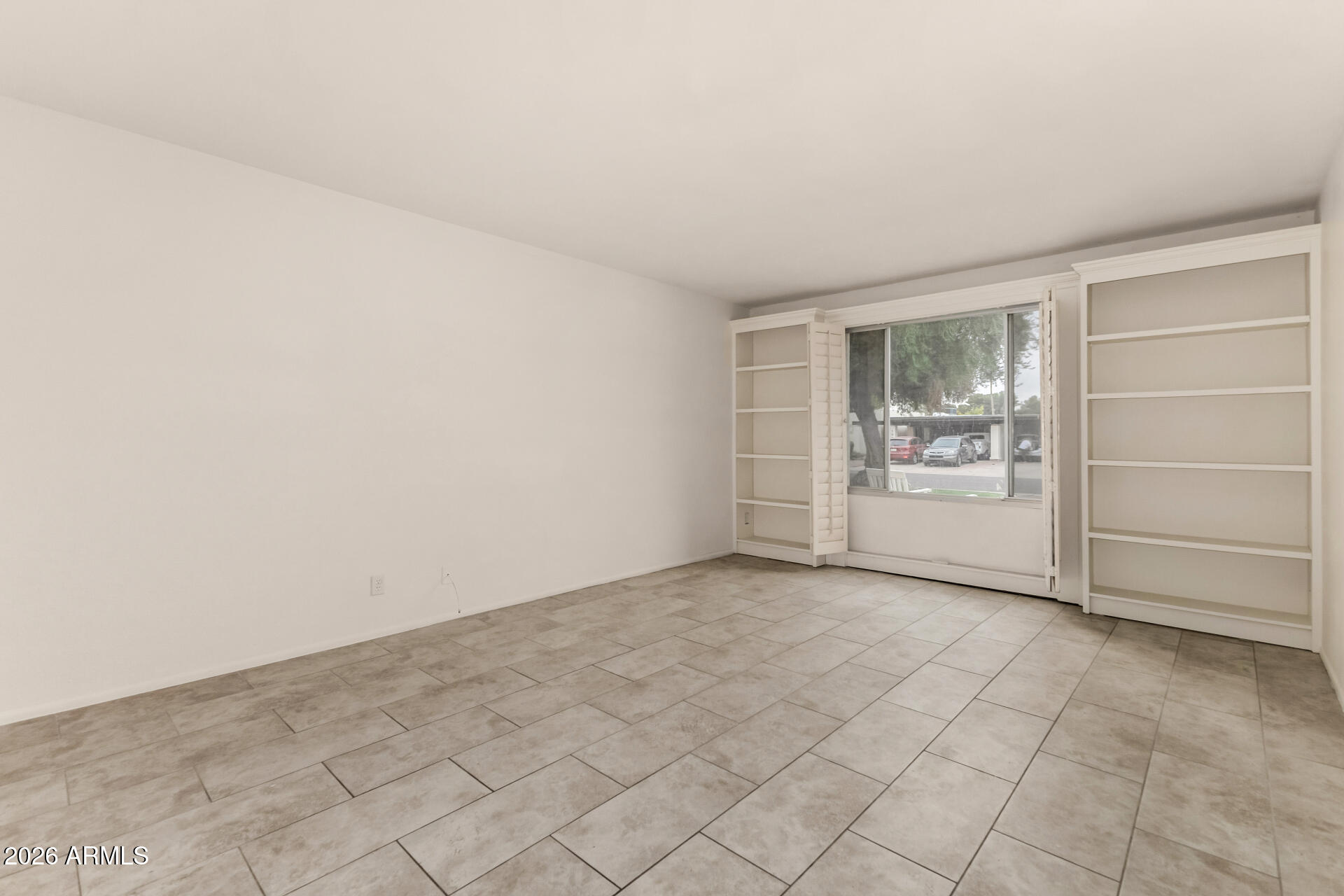 1976 E DEL SUR Drive