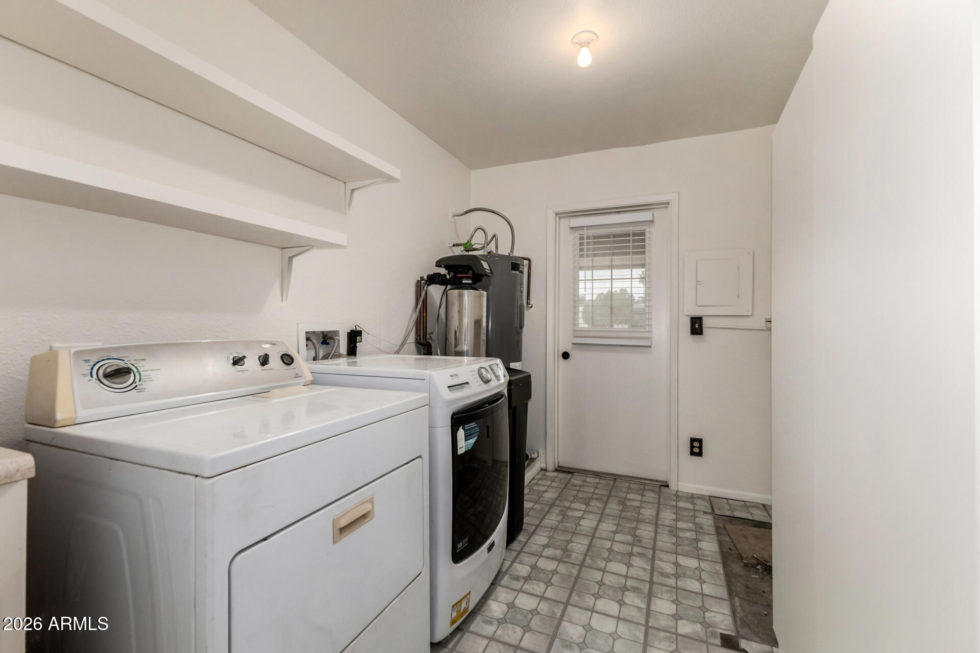 1976 E DEL SUR Drive