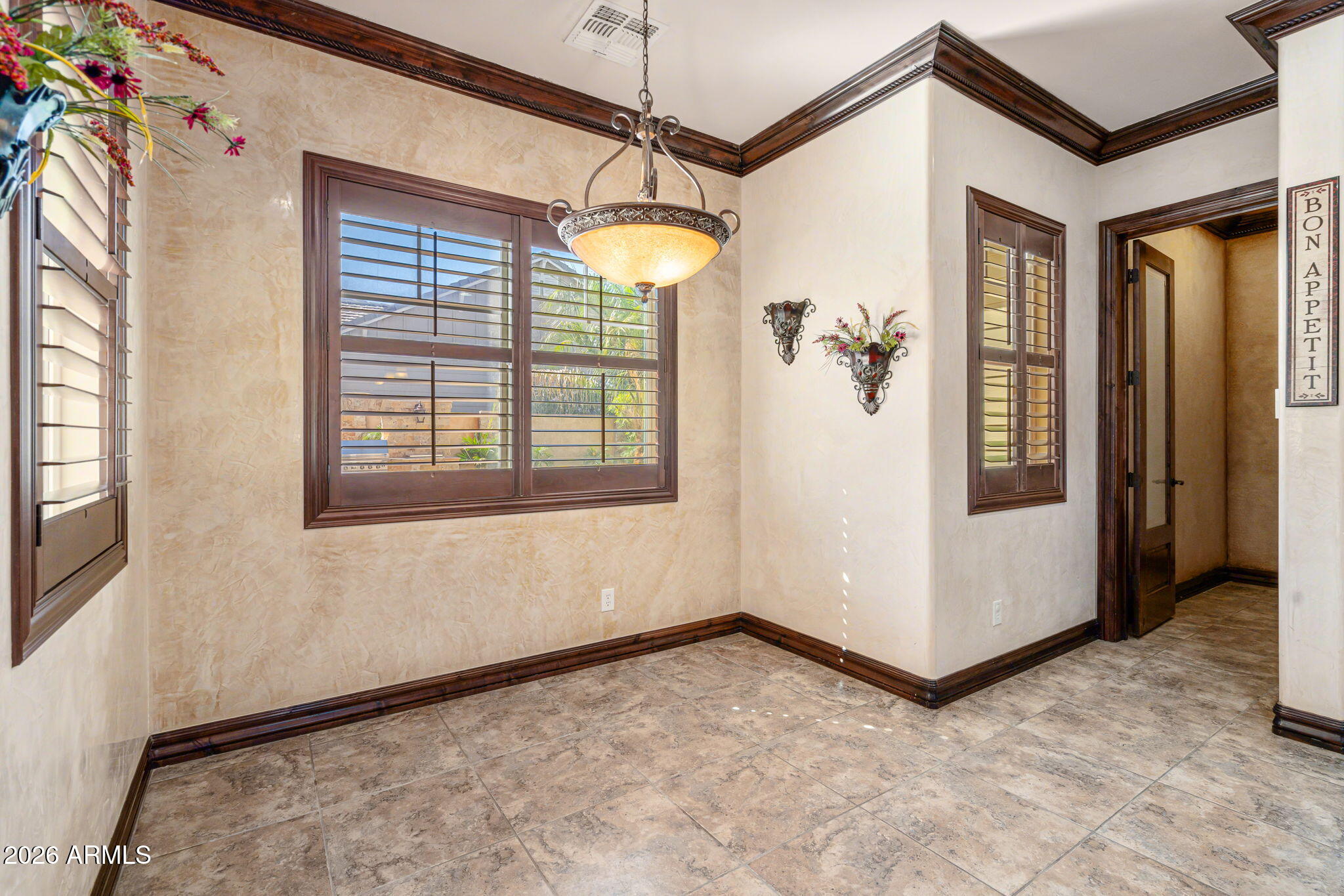 2822 E CONSTANCE Way