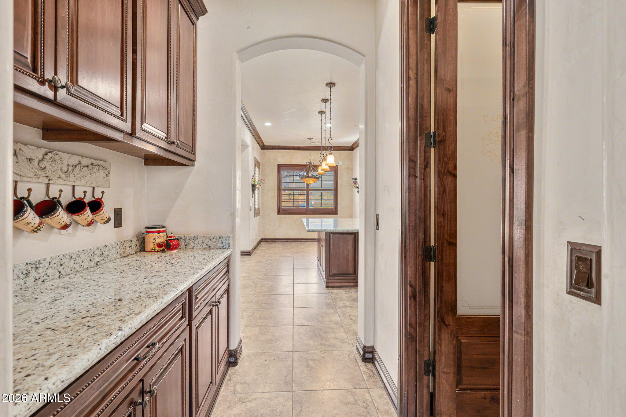 2822 E CONSTANCE Way