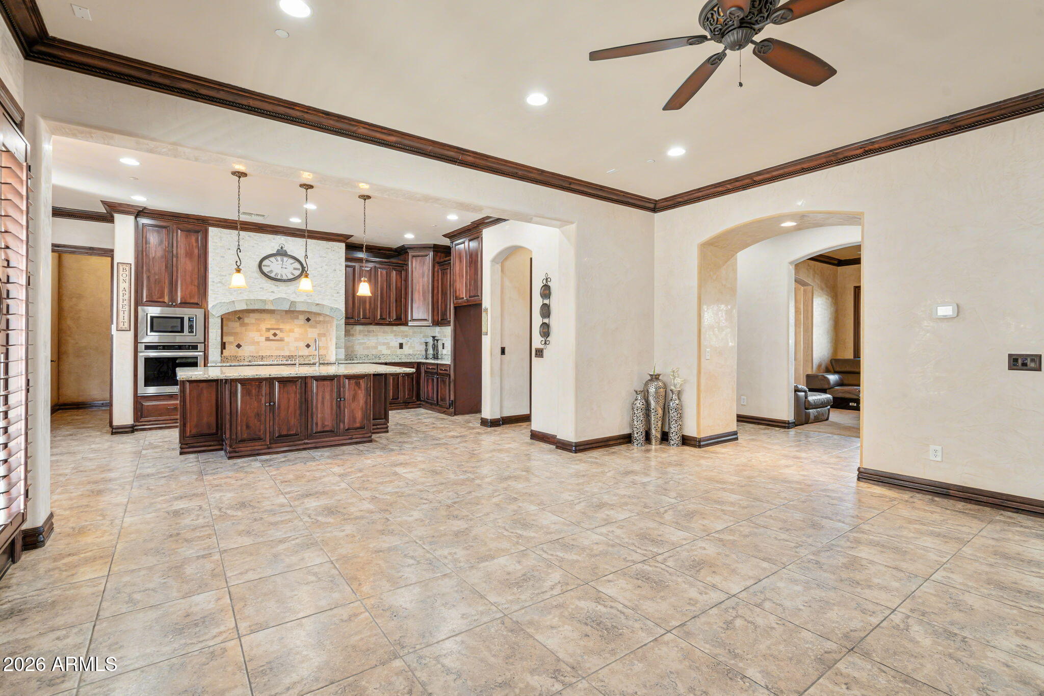 2822 E CONSTANCE Way