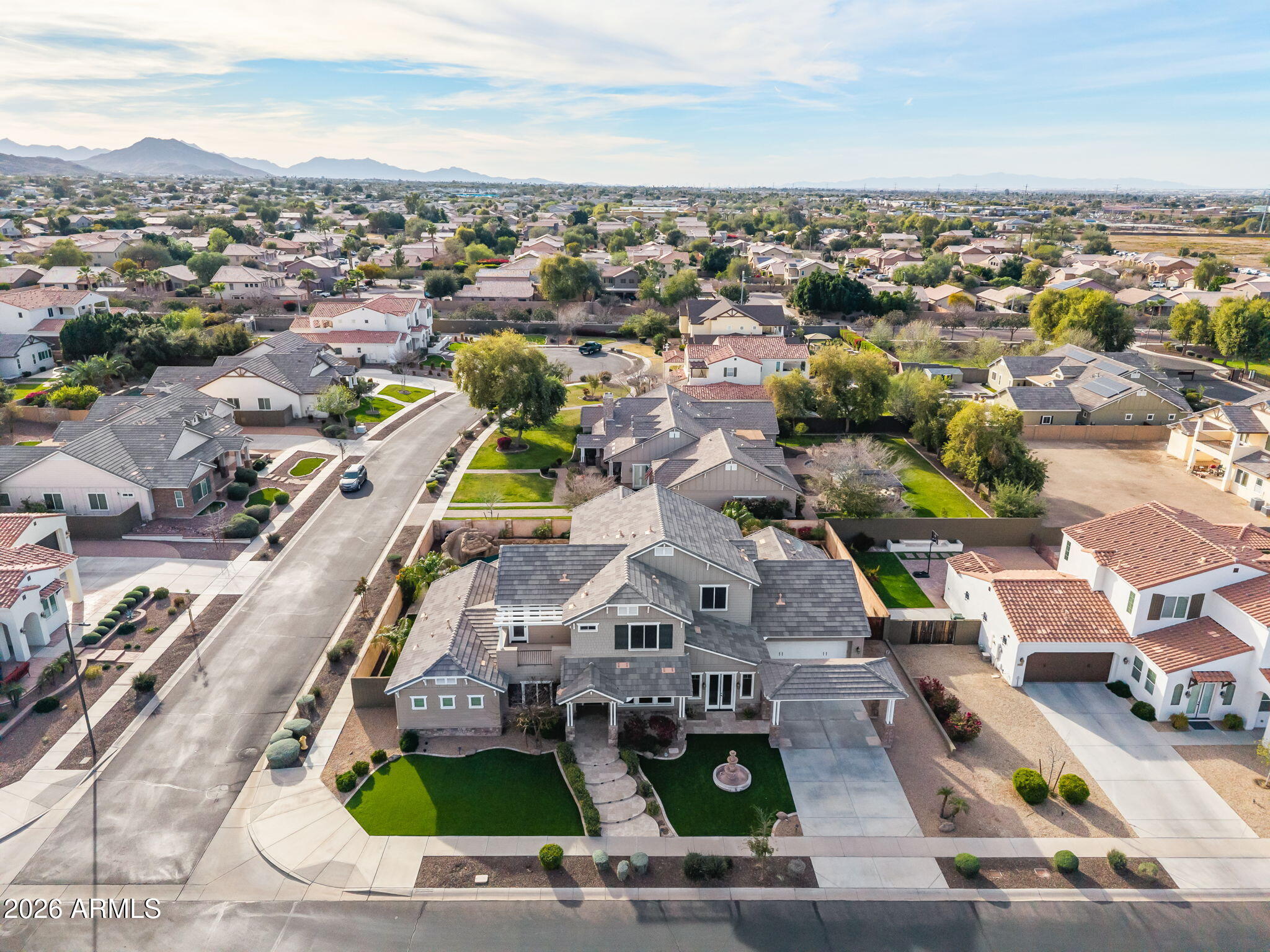 2822 E CONSTANCE Way