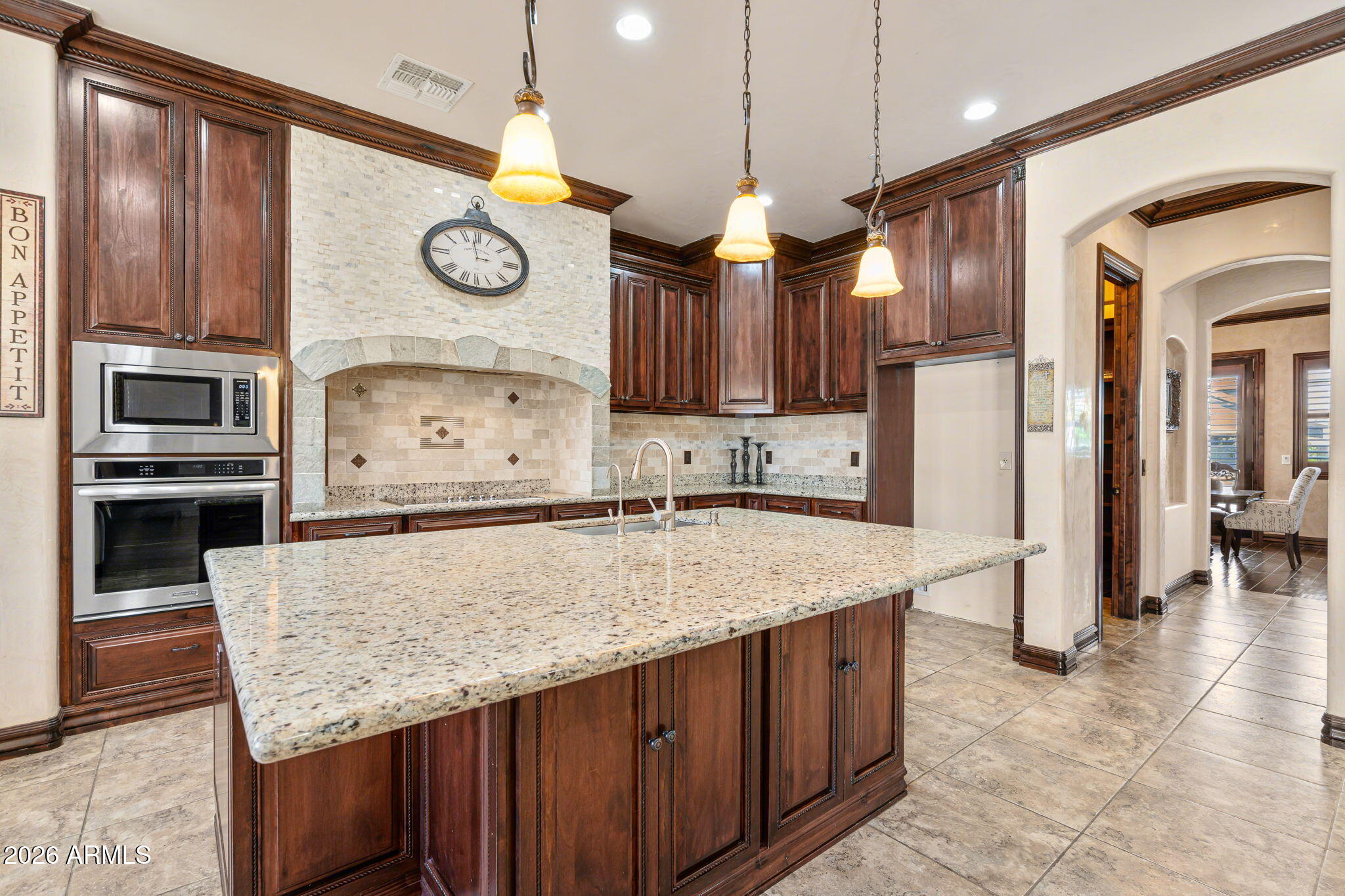 2822 E CONSTANCE Way