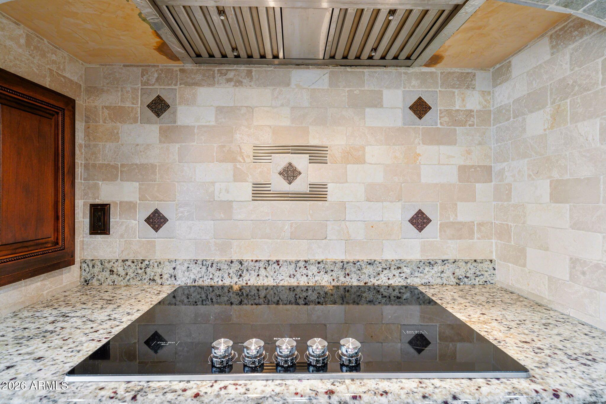 2822 E CONSTANCE Way