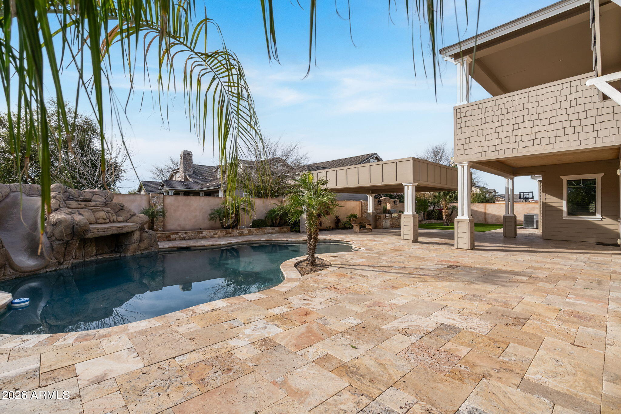 2822 E CONSTANCE Way