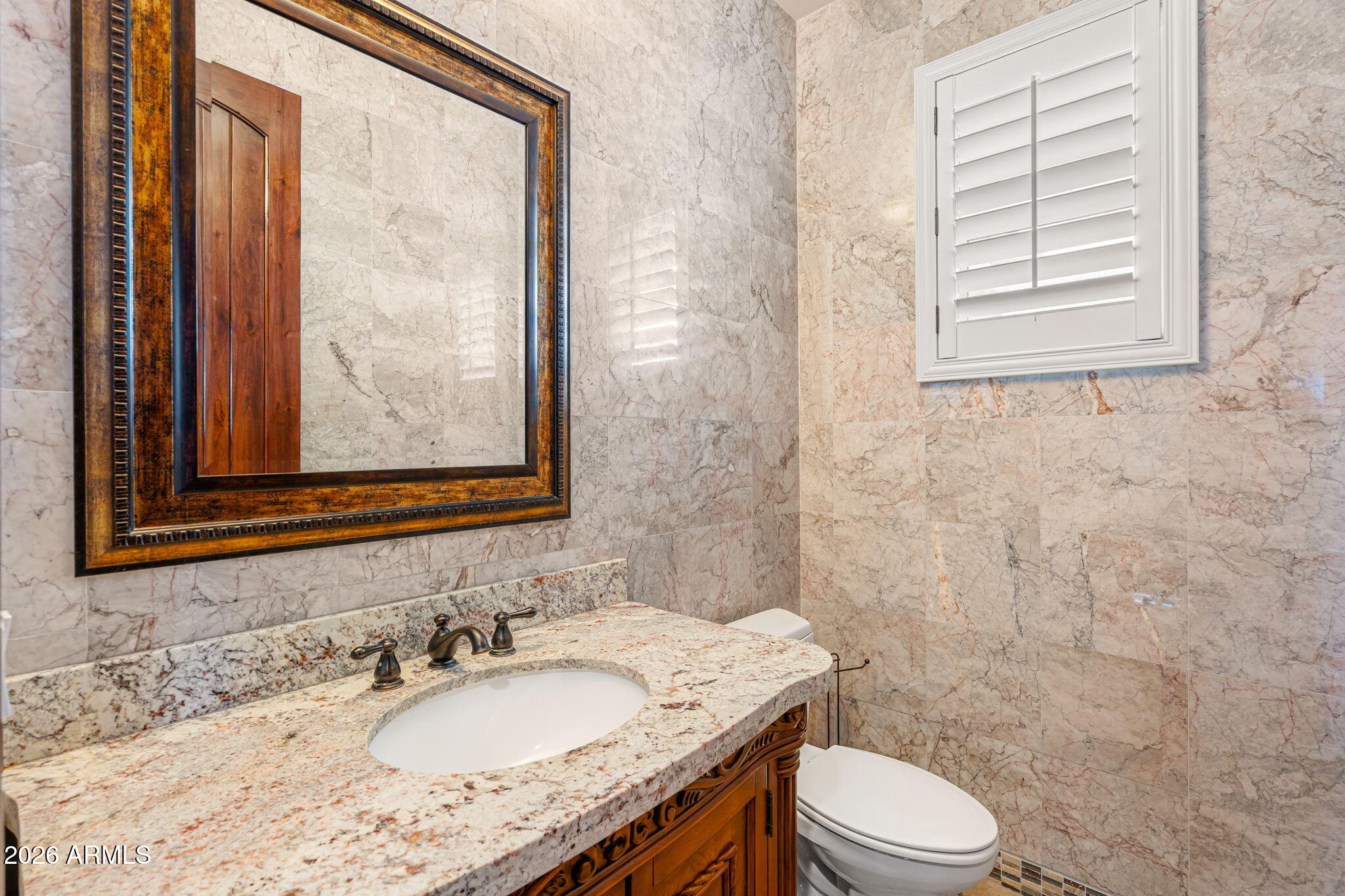 2822 E CONSTANCE Way