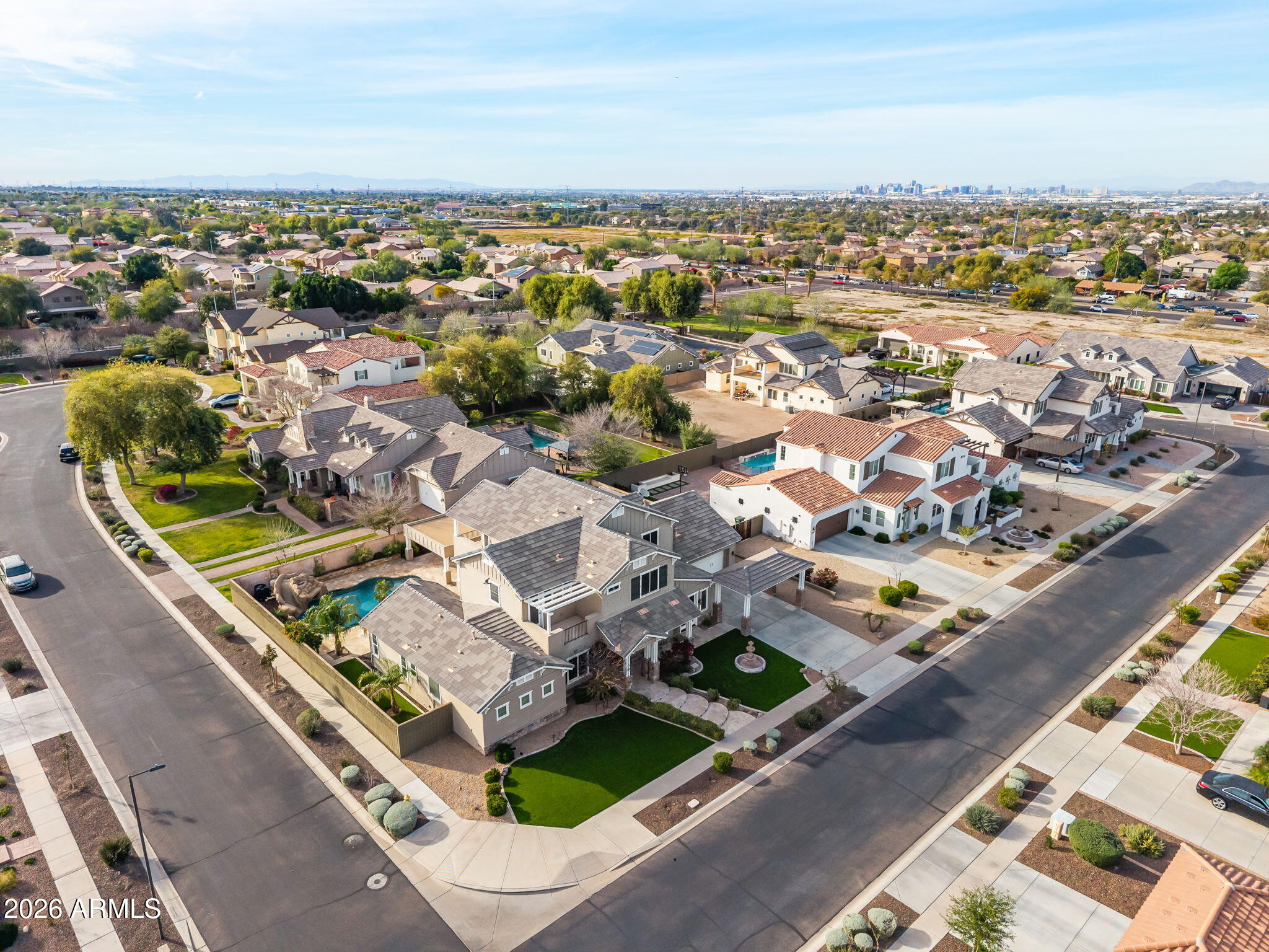 2822 E CONSTANCE Way