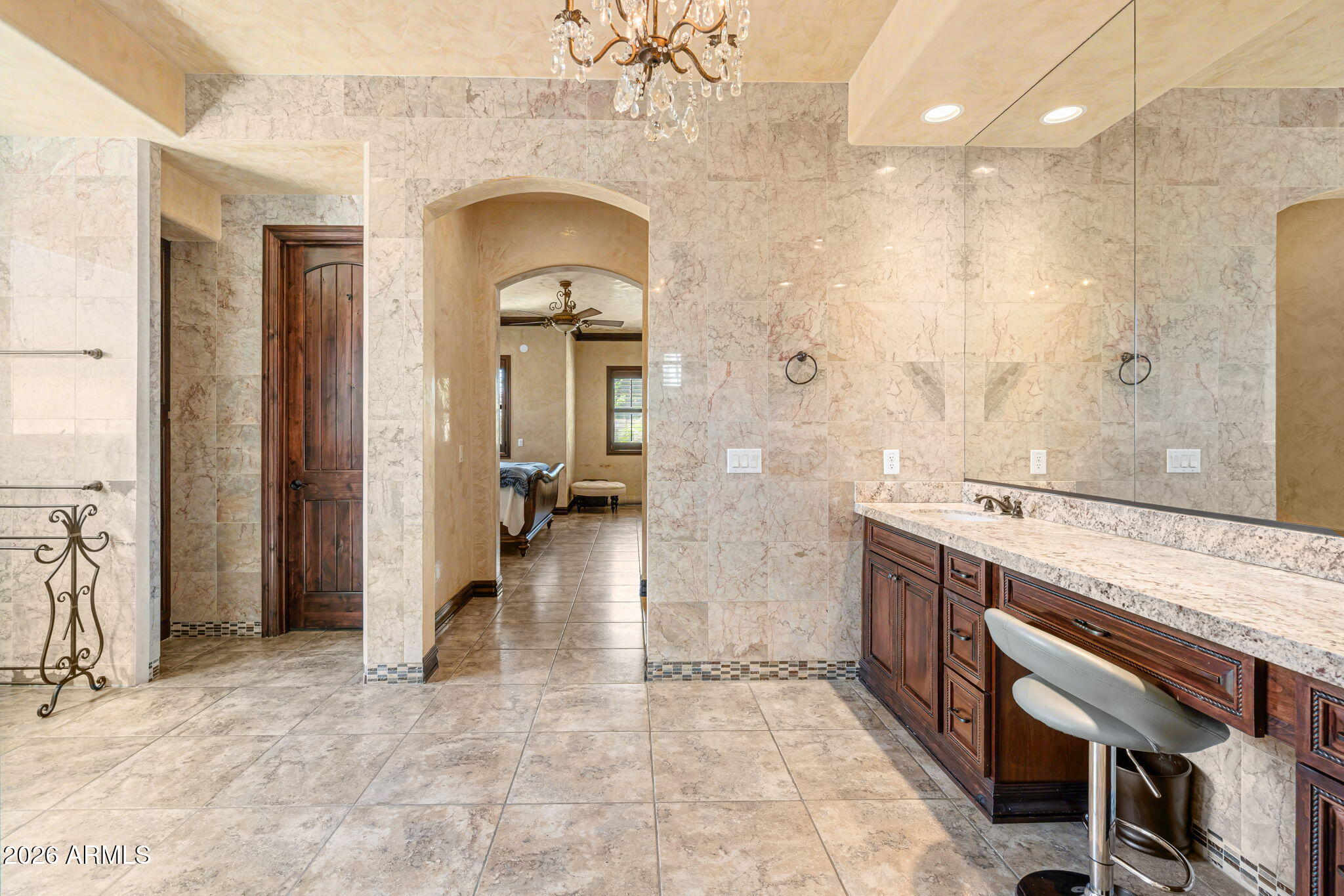 2822 E CONSTANCE Way