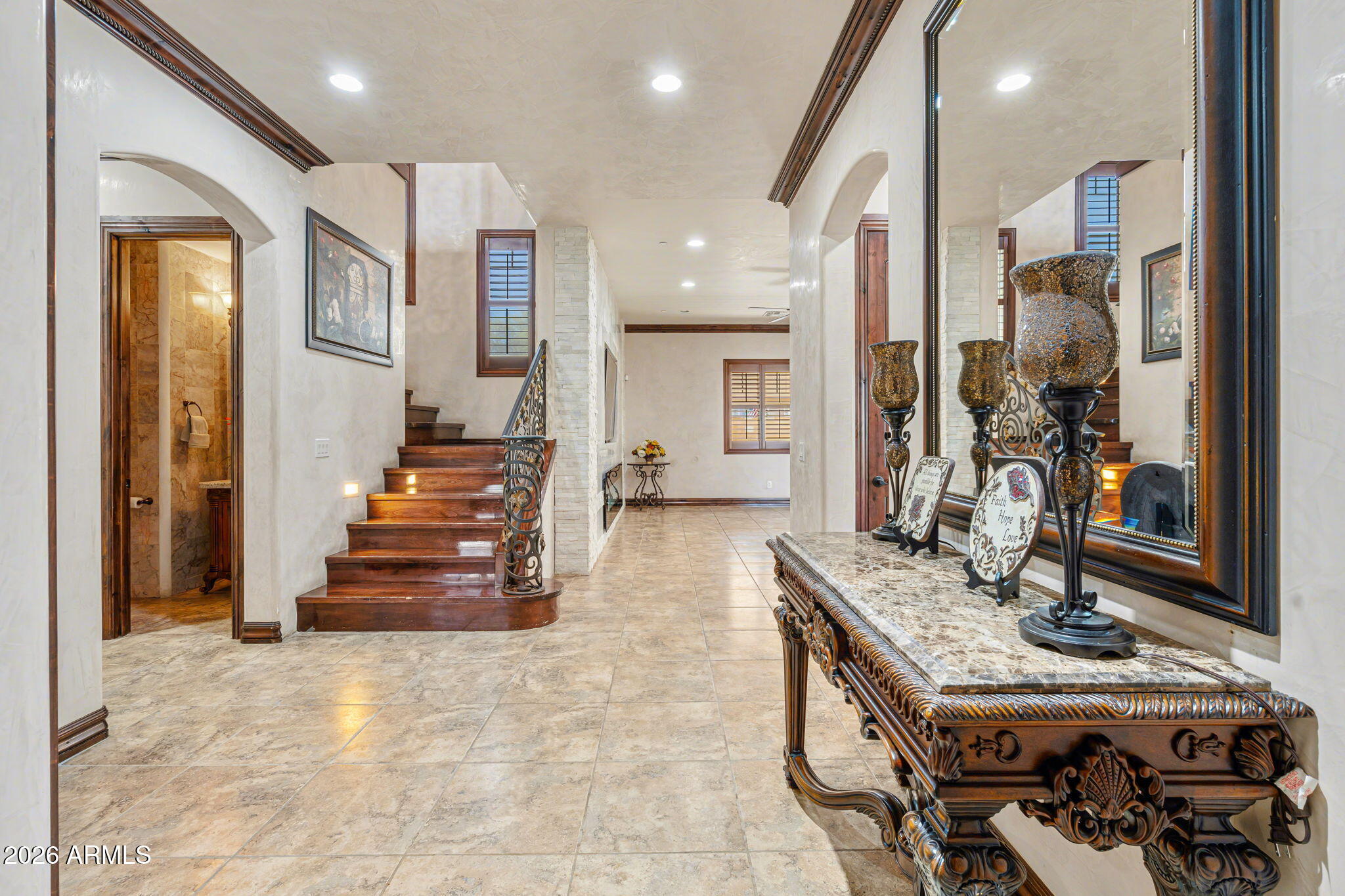 2822 E CONSTANCE Way