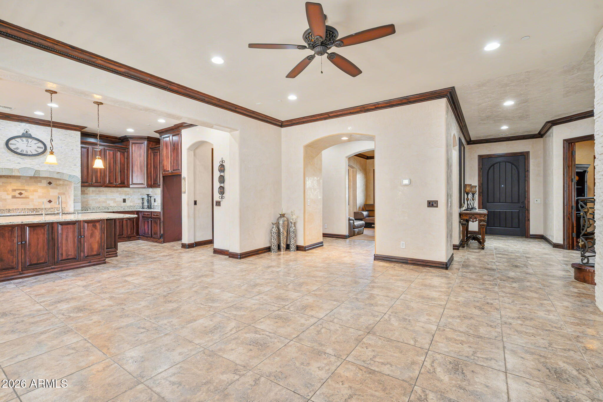 2822 E CONSTANCE Way