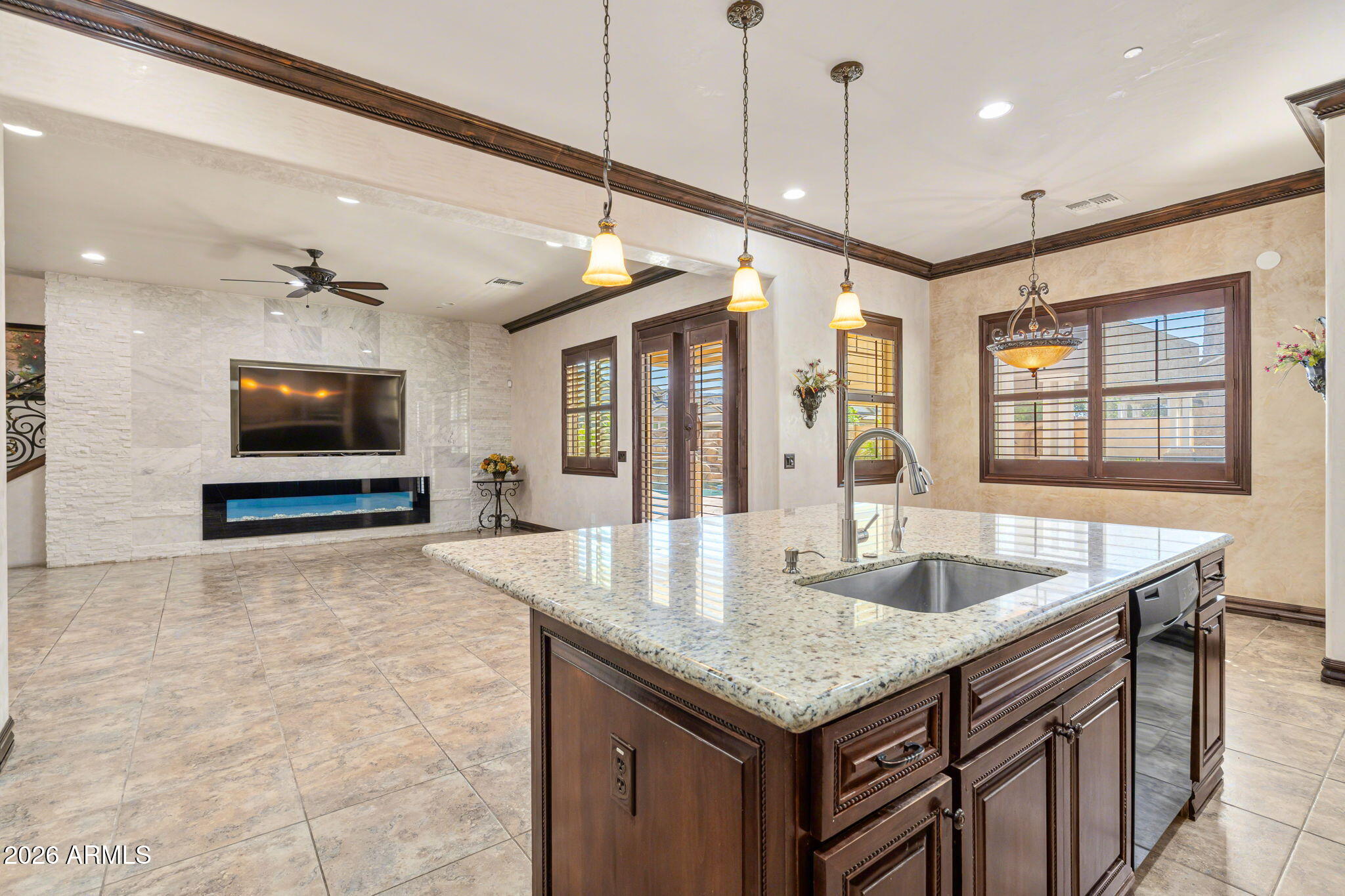 2822 E CONSTANCE Way