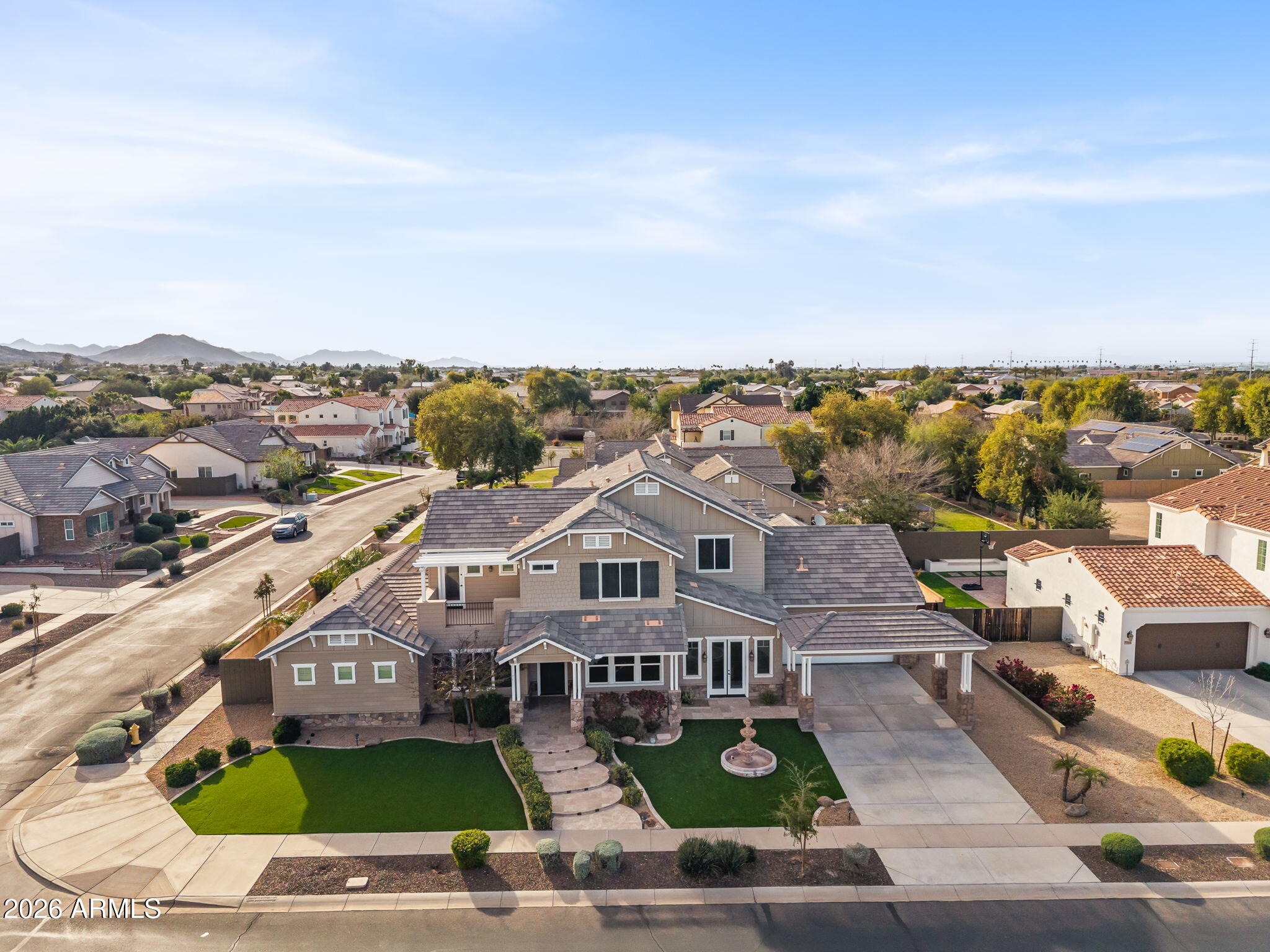 2822 E CONSTANCE Way