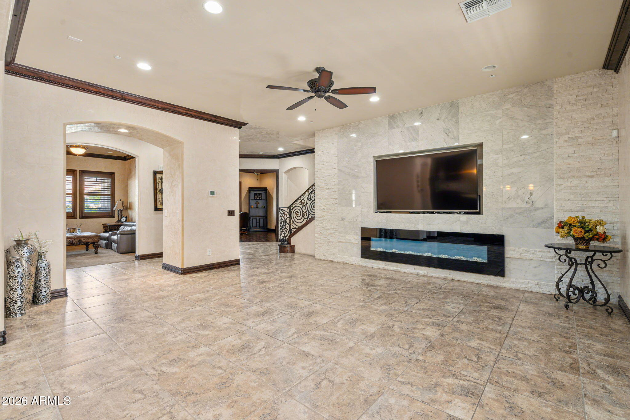 2822 E CONSTANCE Way