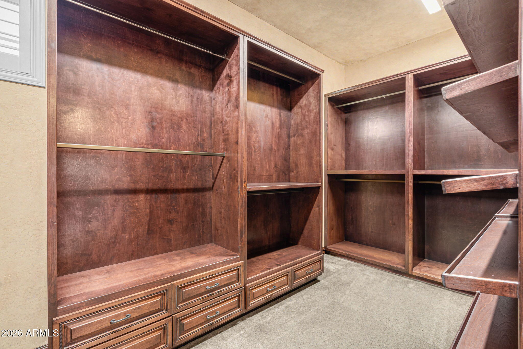 2822 E CONSTANCE Way