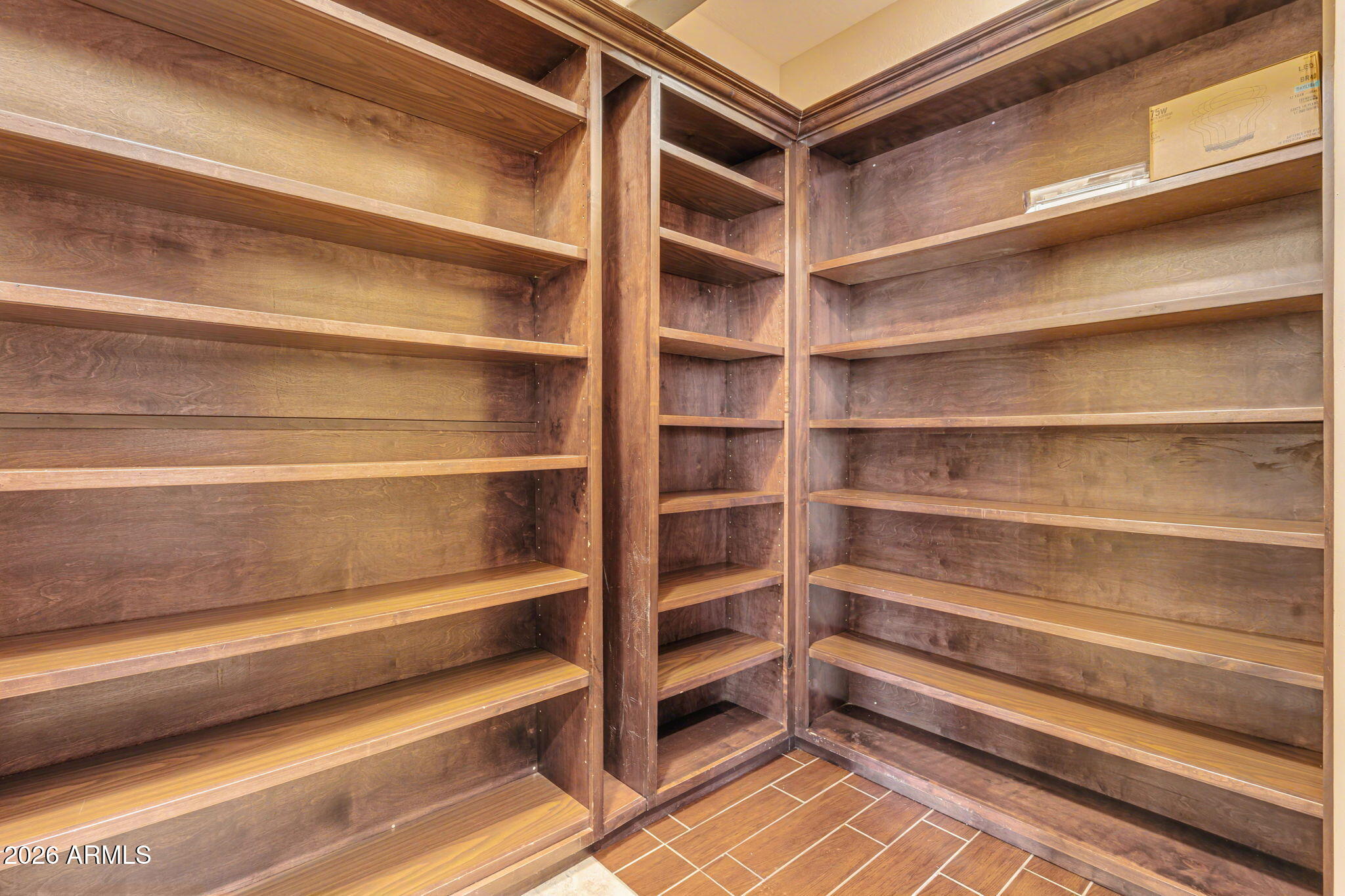 2822 E CONSTANCE Way