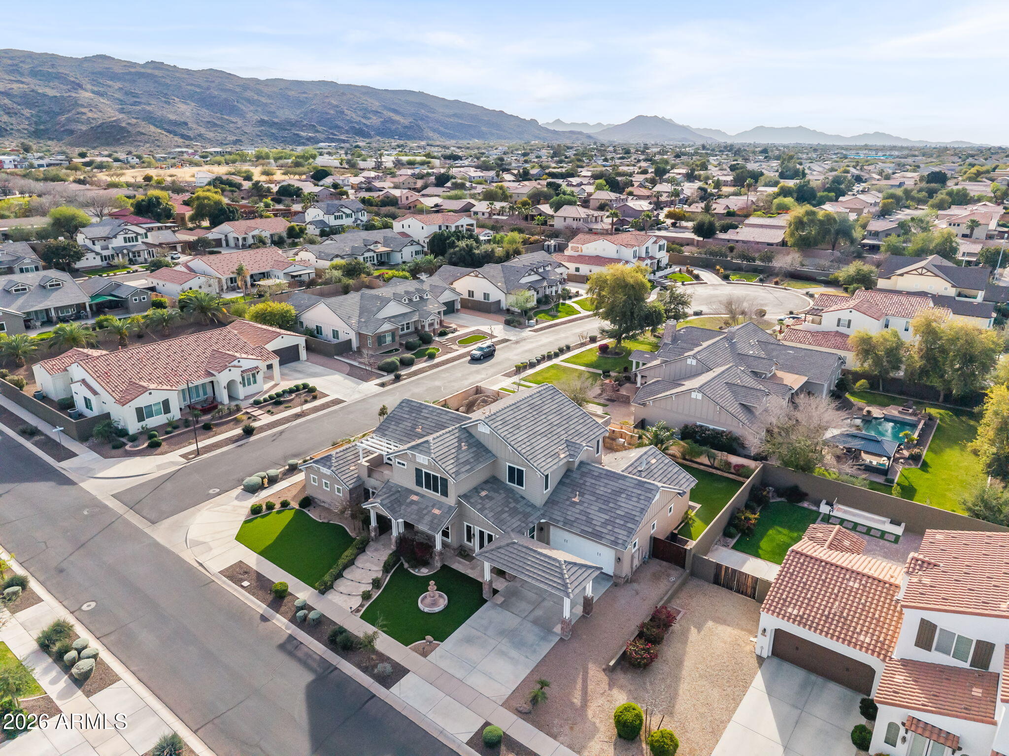 2822 E CONSTANCE Way