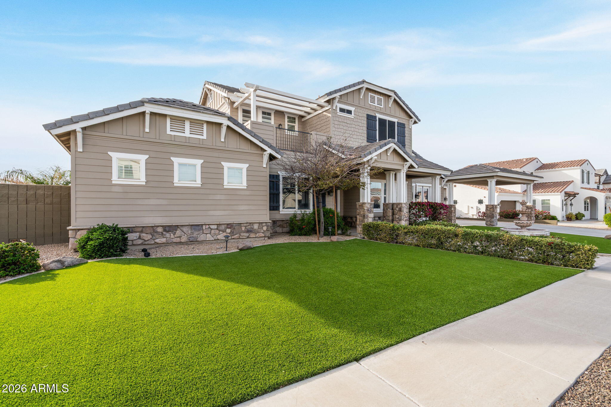 2822 E CONSTANCE Way