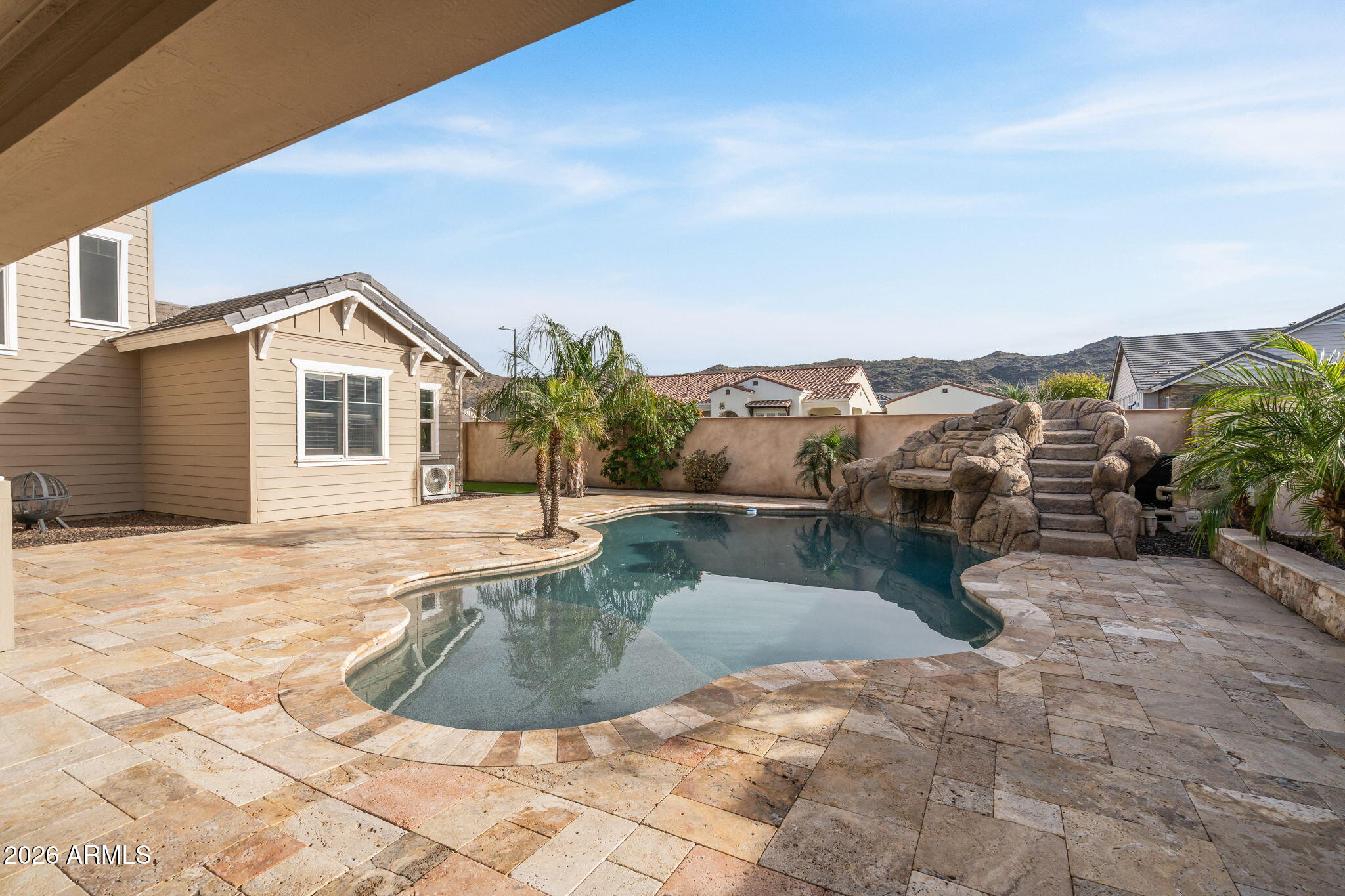 2822 E CONSTANCE Way