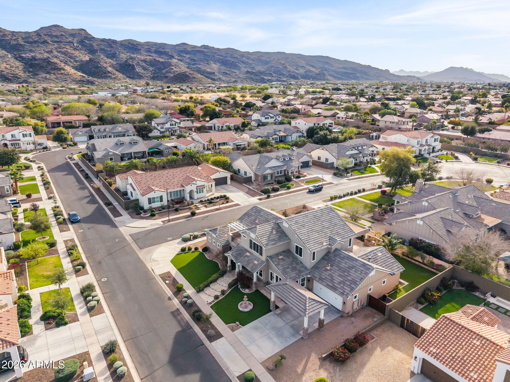 2822 E CONSTANCE Way