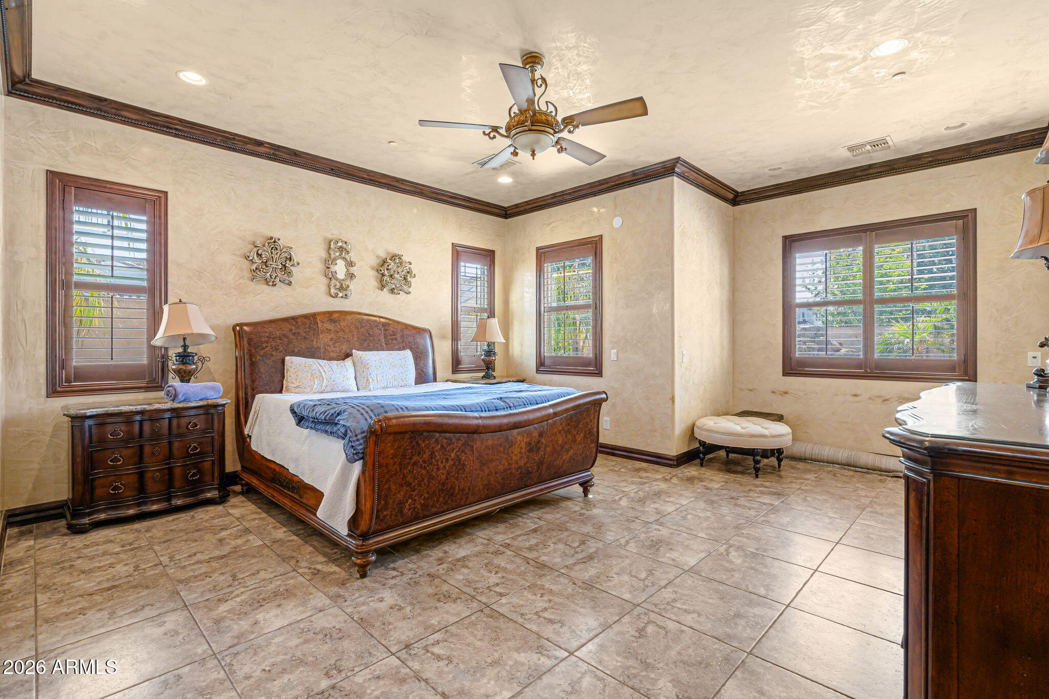 2822 E CONSTANCE Way