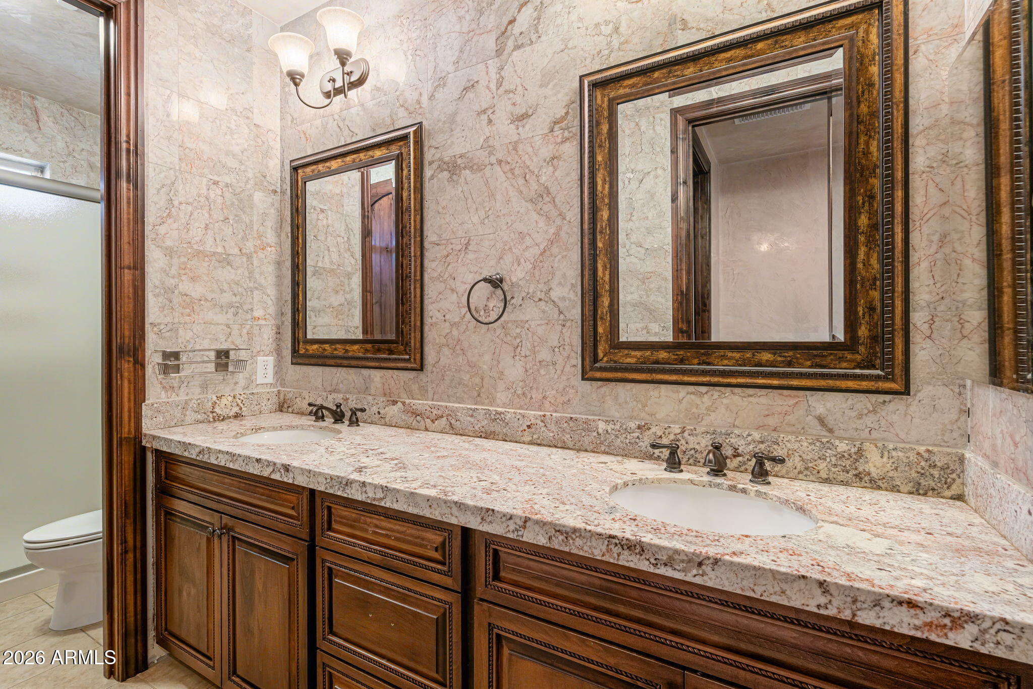 2822 E CONSTANCE Way