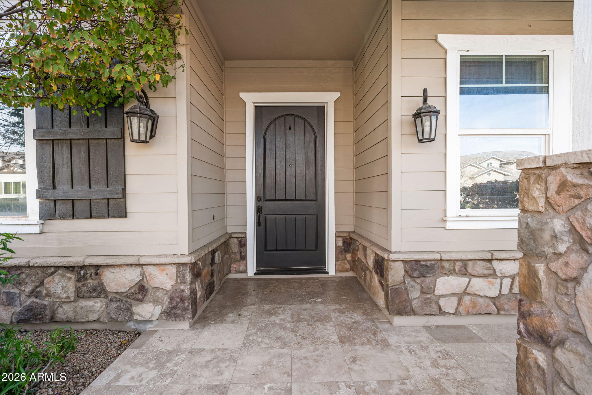 2822 E CONSTANCE Way