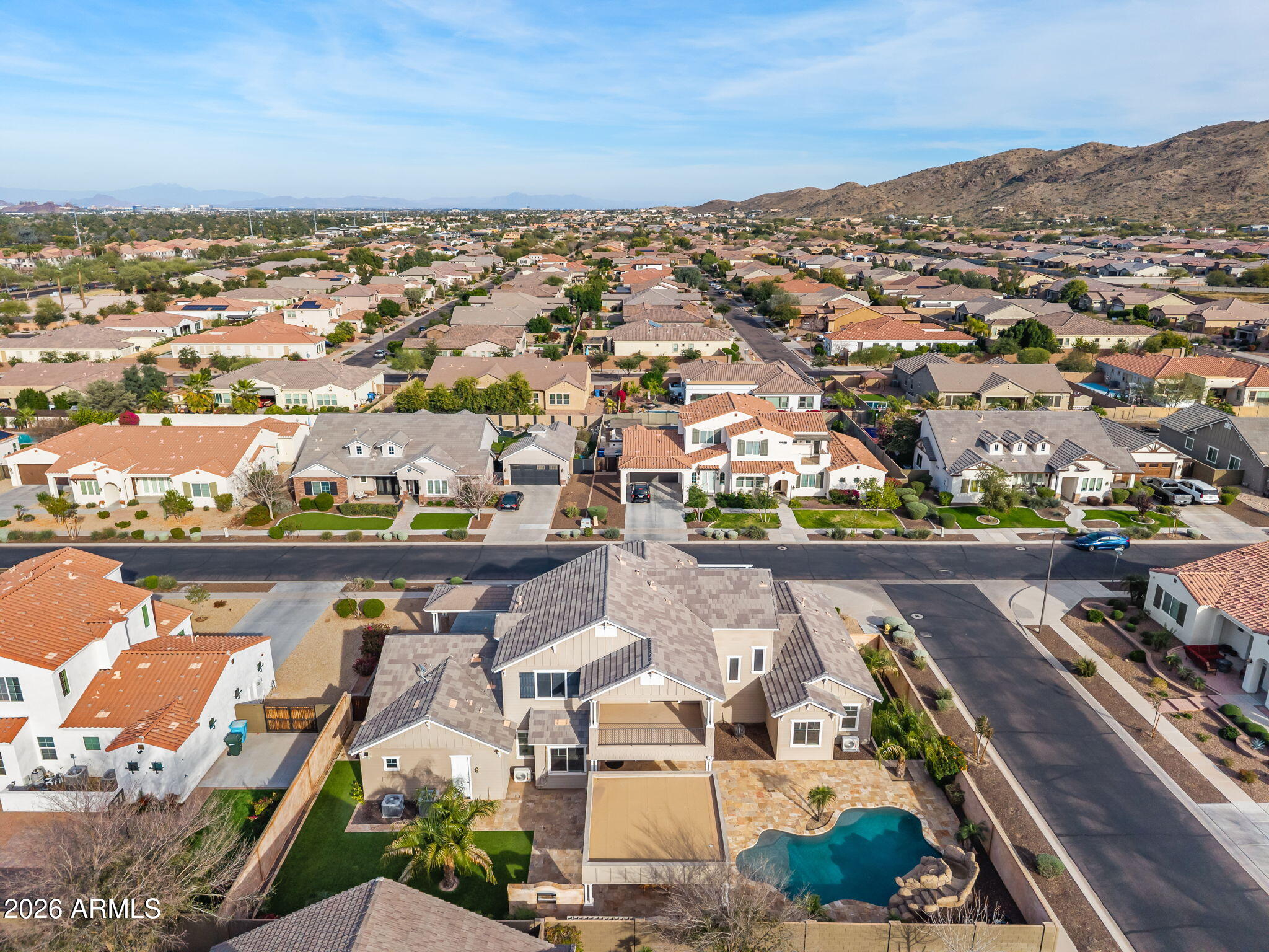 2822 E CONSTANCE Way