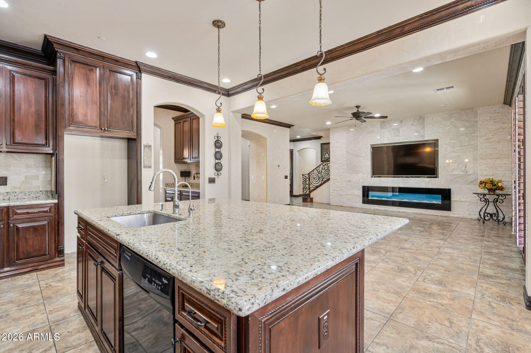 2822 E CONSTANCE Way