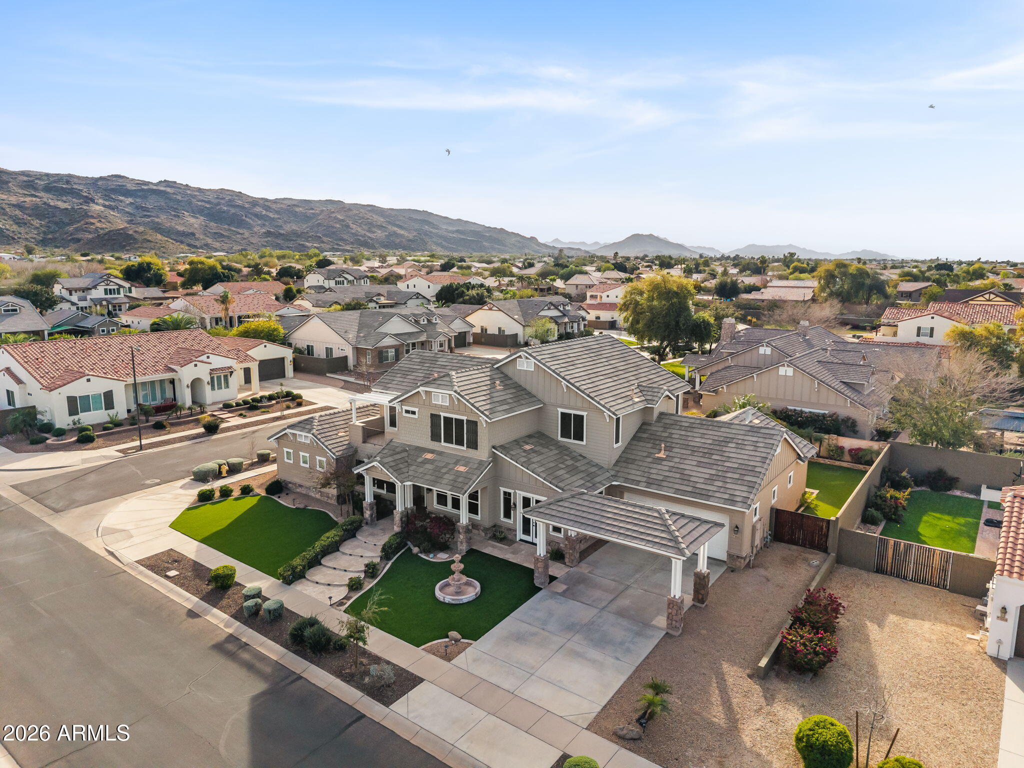 2822 E CONSTANCE Way