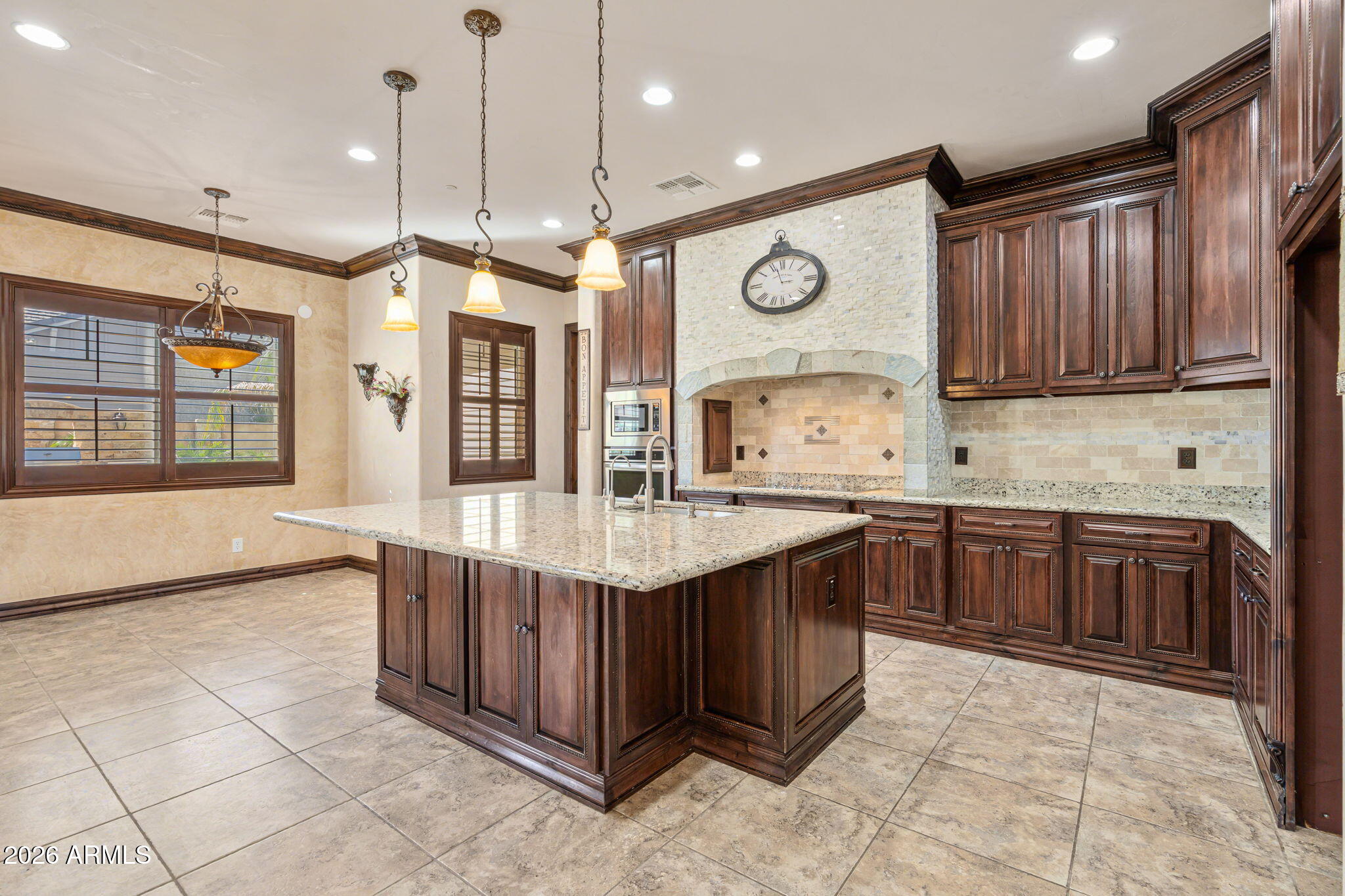 2822 E CONSTANCE Way