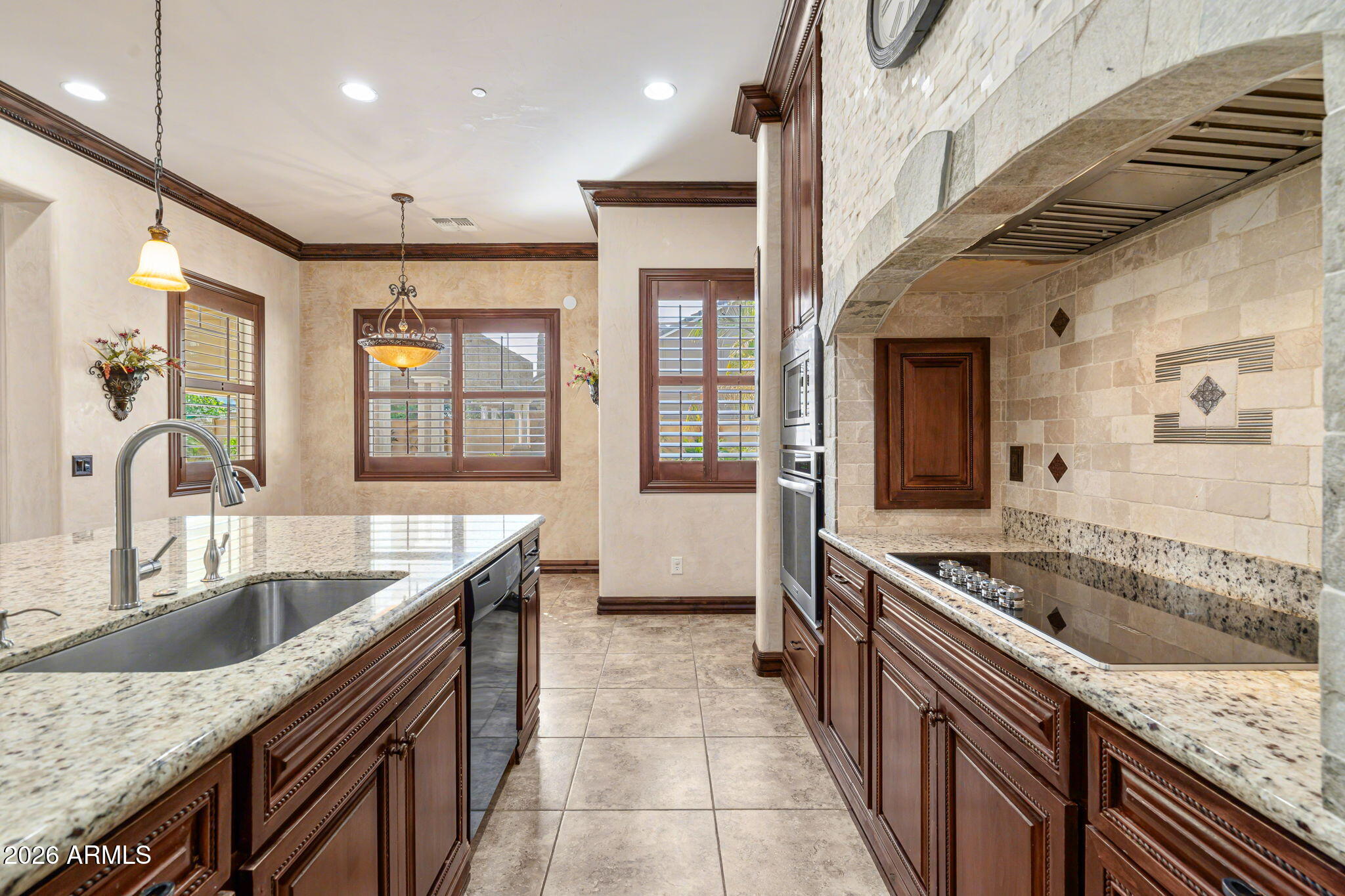 2822 E CONSTANCE Way