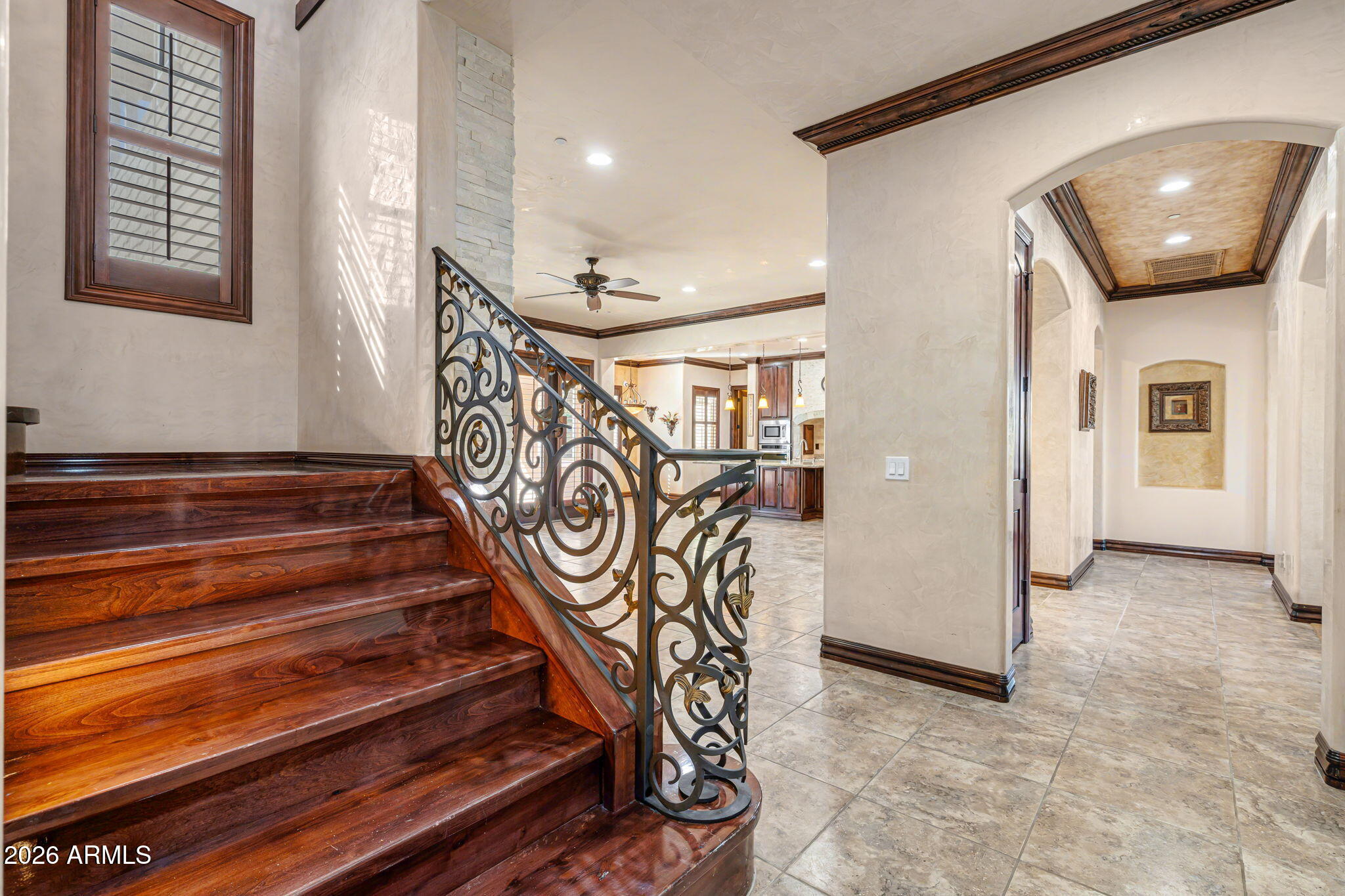 2822 E CONSTANCE Way