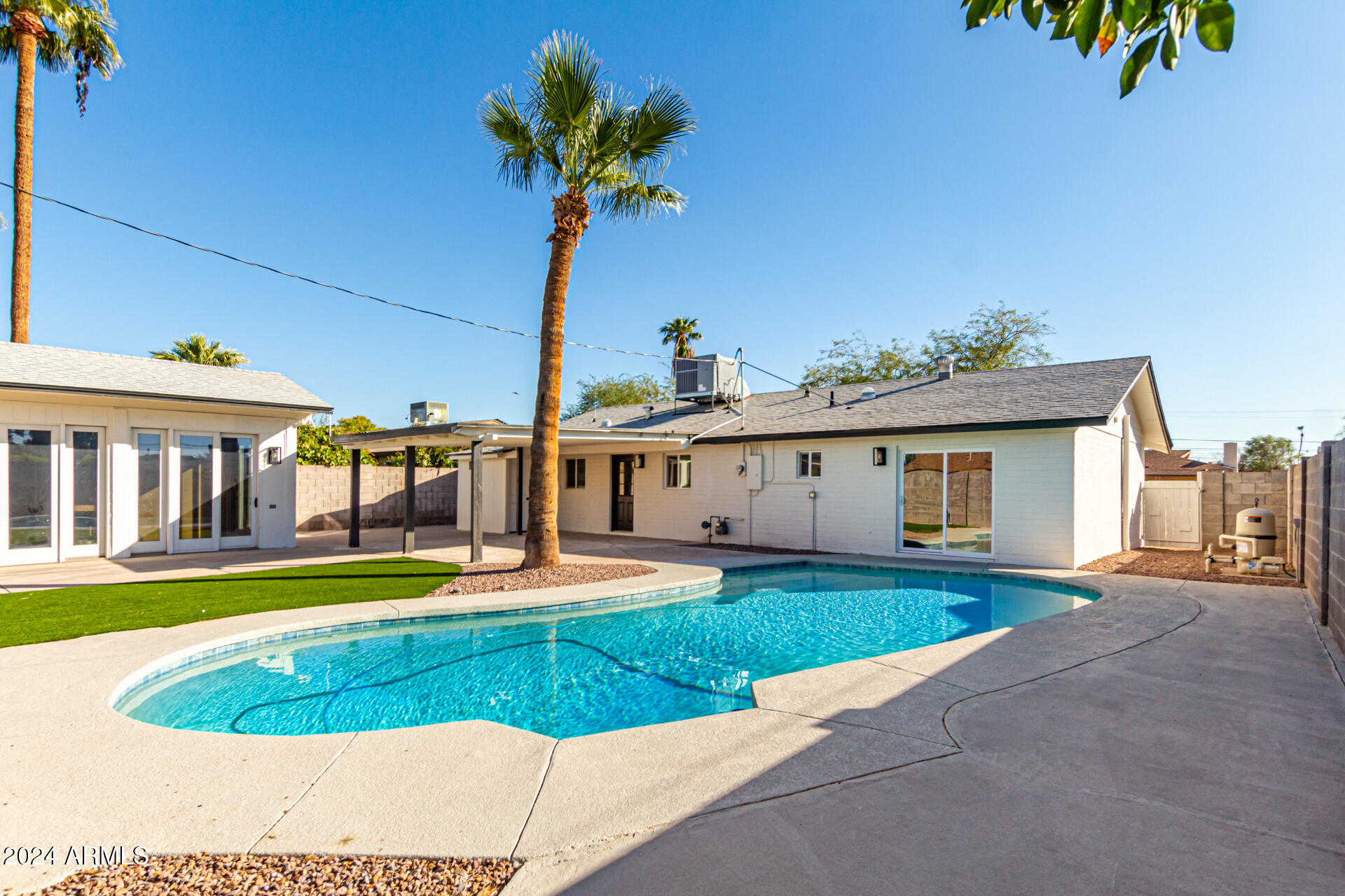 818 W Elna Rae Street